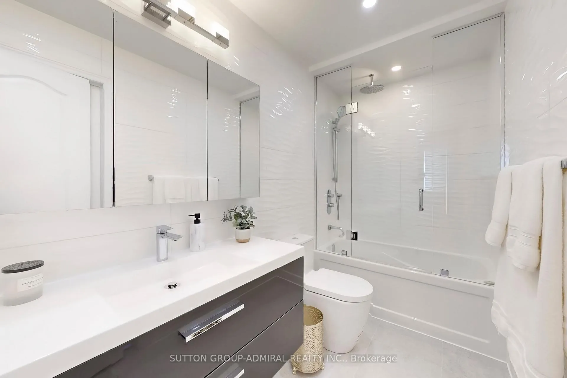 Photo 23 of 62 Agostino Crescent, Vaughan, Patterson — HOMEH