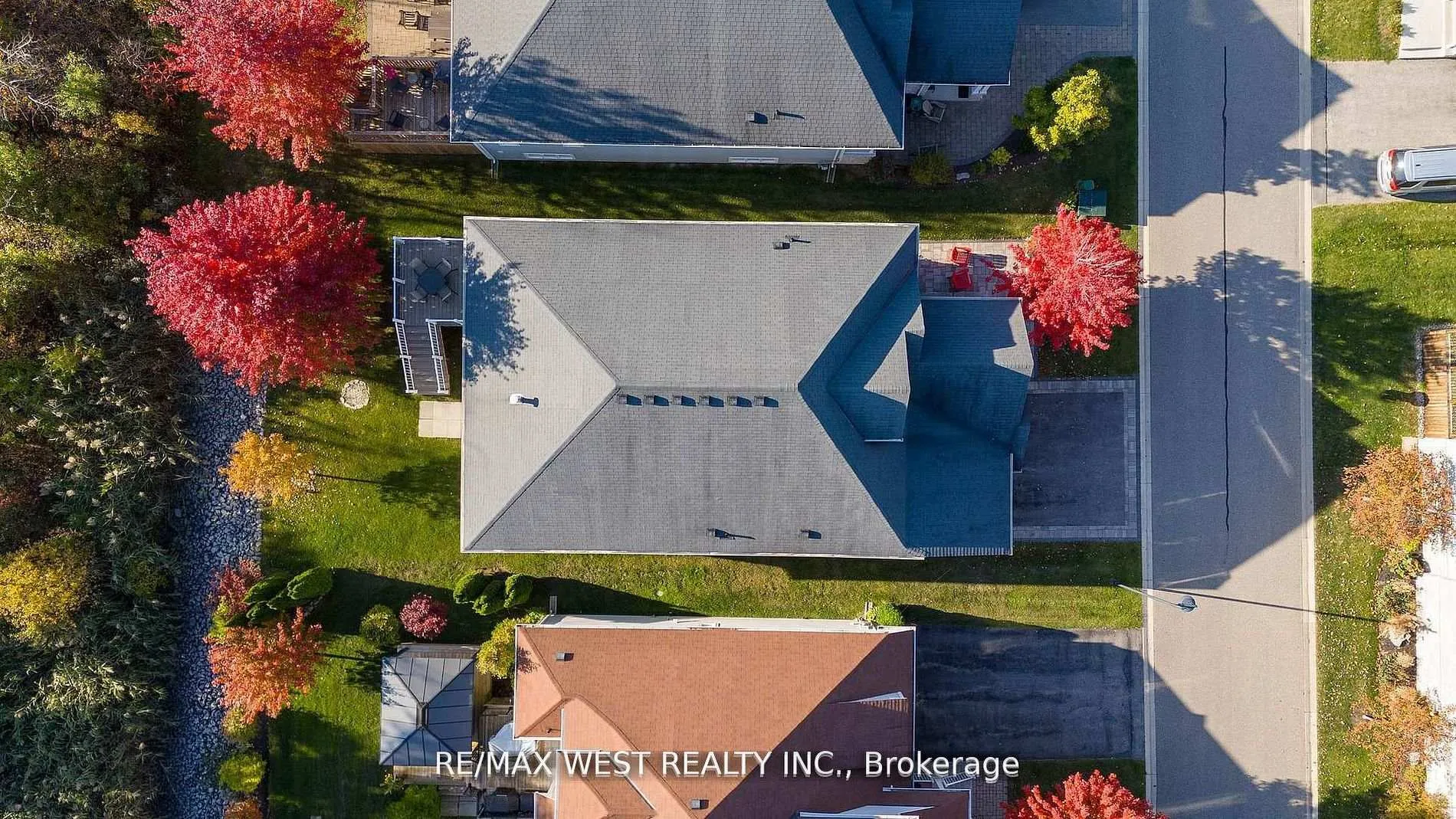 Photo 3 of 44 Starboard Circle, Wasaga Beach — HOMEH