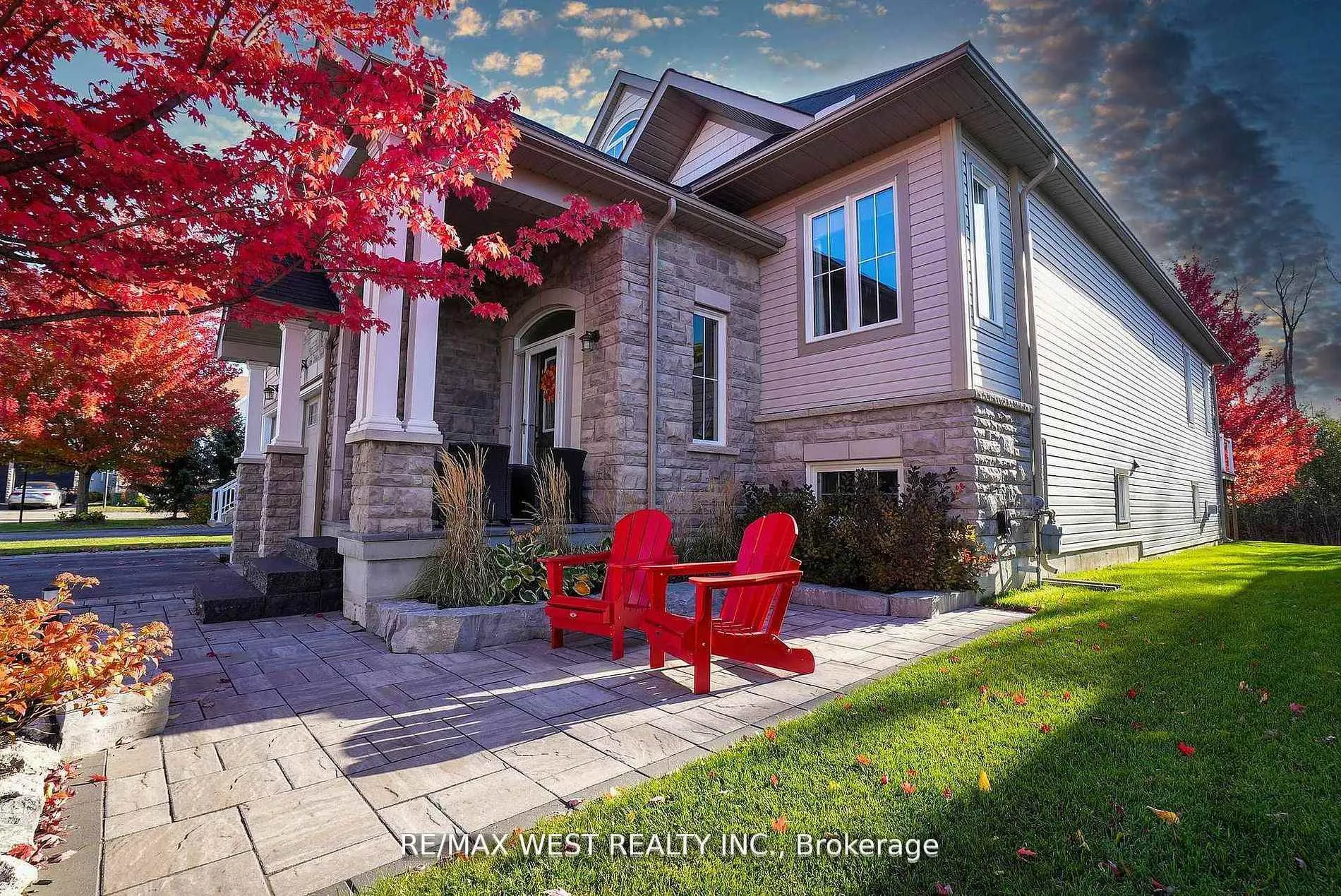 Photo 5 of 44 Starboard Circle, Wasaga Beach — HOMEH