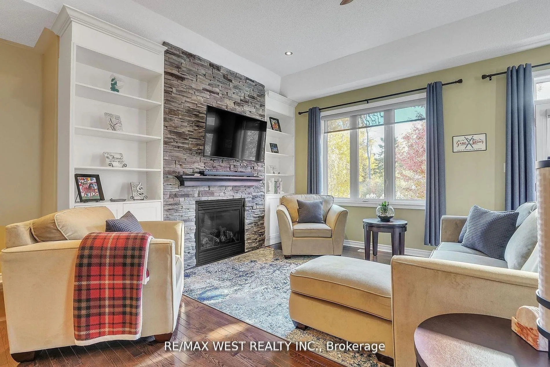 Photo 6 of 44 Starboard Circle, Wasaga Beach — HOMEH