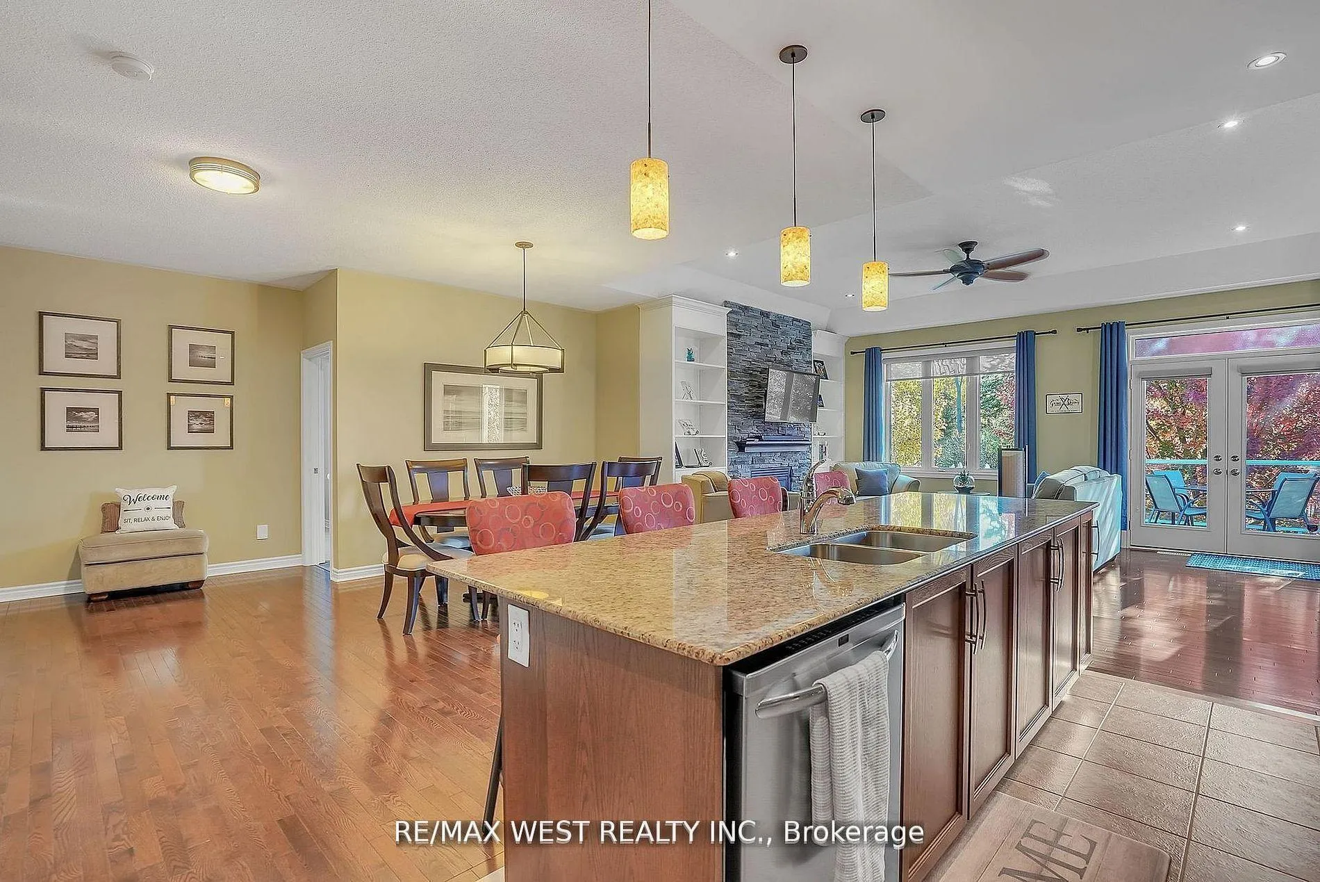 Photo 8 of 44 Starboard Circle, Wasaga Beach — HOMEH
