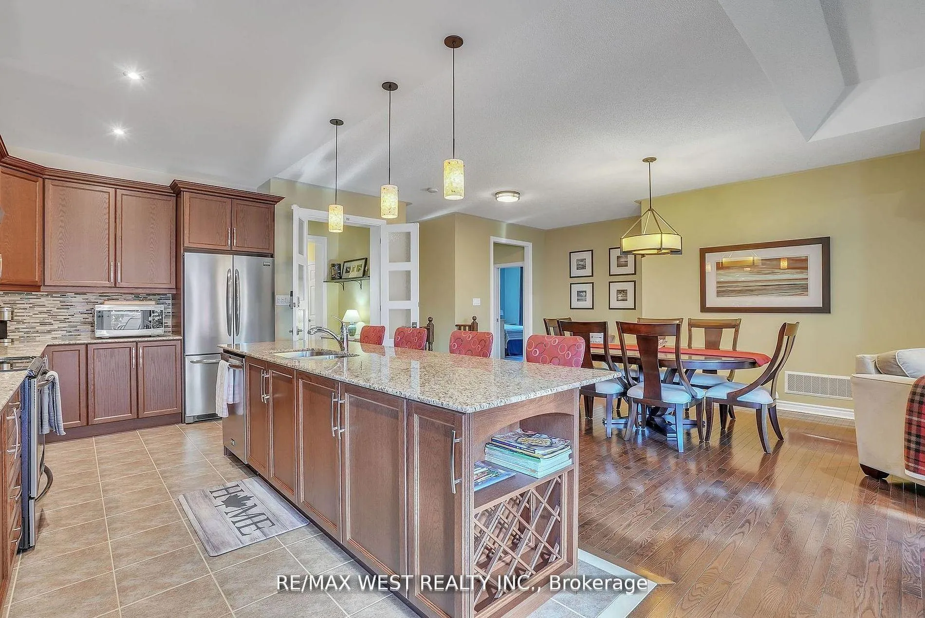 Photo 9 of 44 Starboard Circle, Wasaga Beach — HOMEH