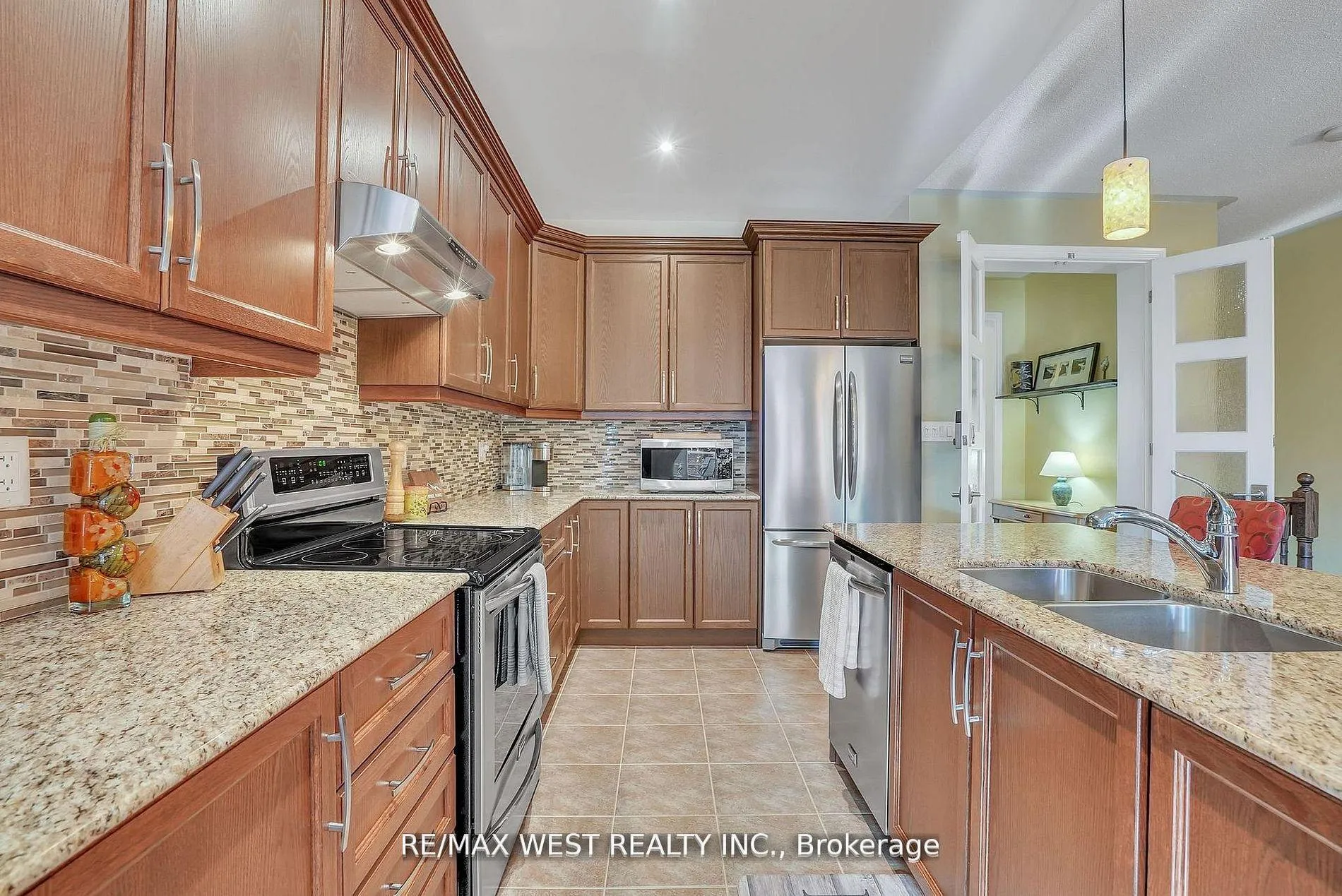 Photo 12 of 44 Starboard Circle, Wasaga Beach — HOMEH