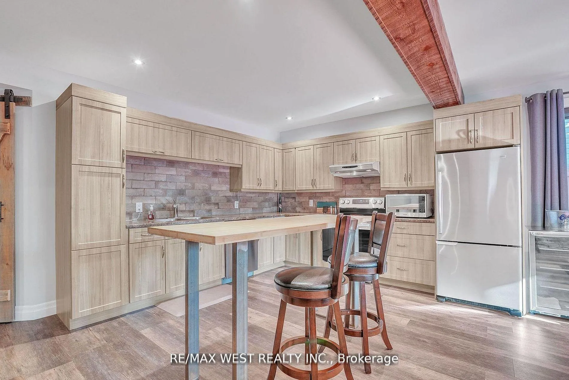 Photo 21 of 44 Starboard Circle, Wasaga Beach — HOMEH