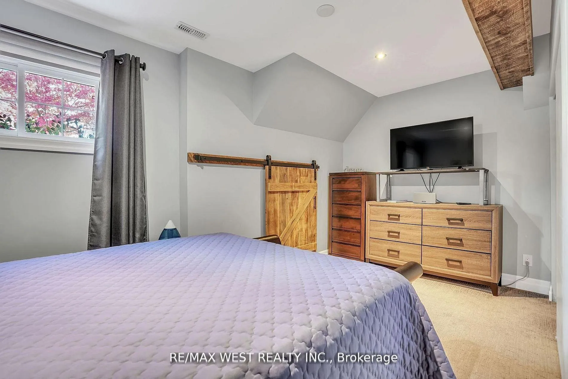 Photo 23 of 44 Starboard Circle, Wasaga Beach — HOMEH