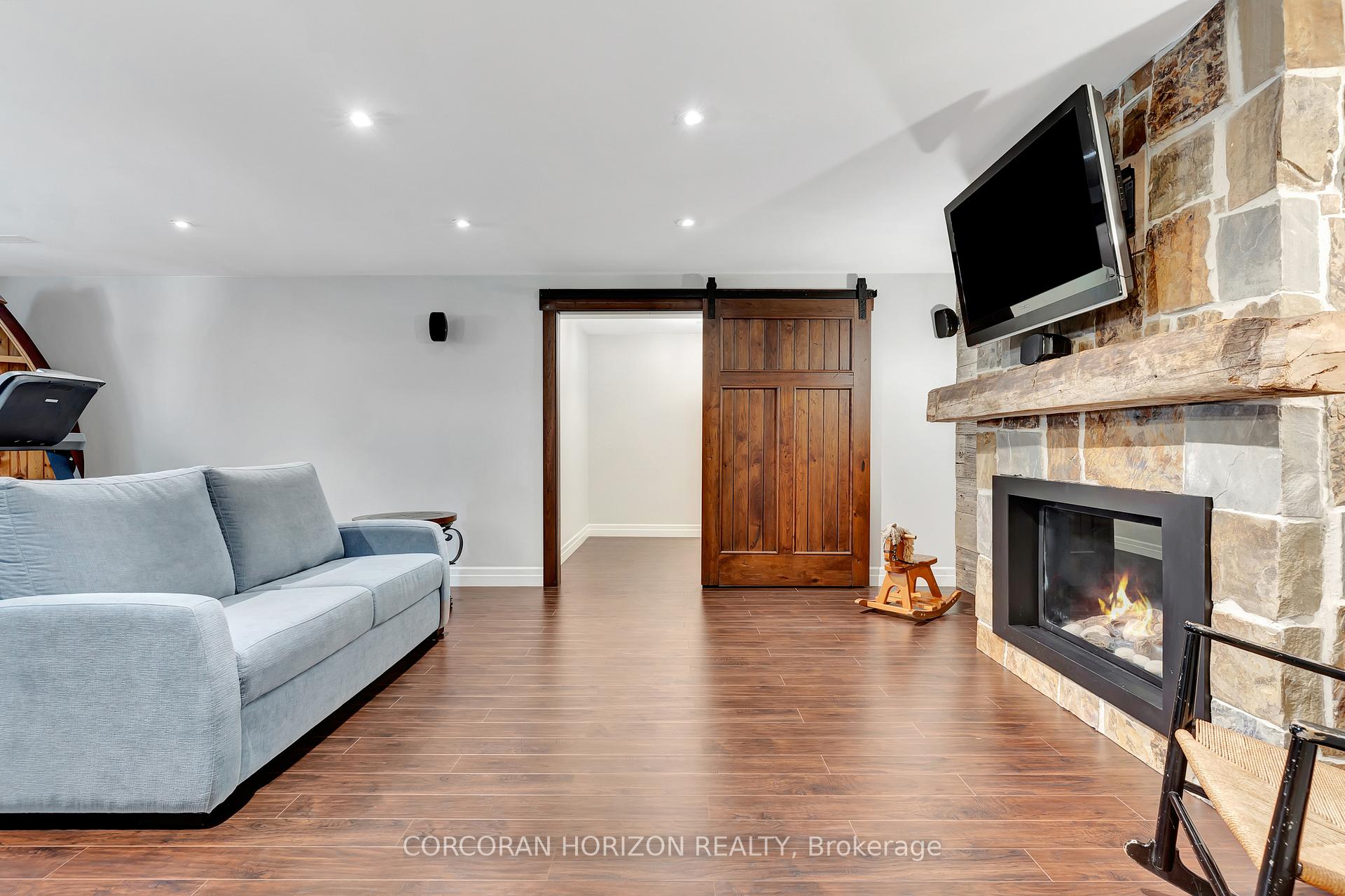 Photo 32 of 136 Oak Park Drive, Waterloo, Eastbridge — HOMEH