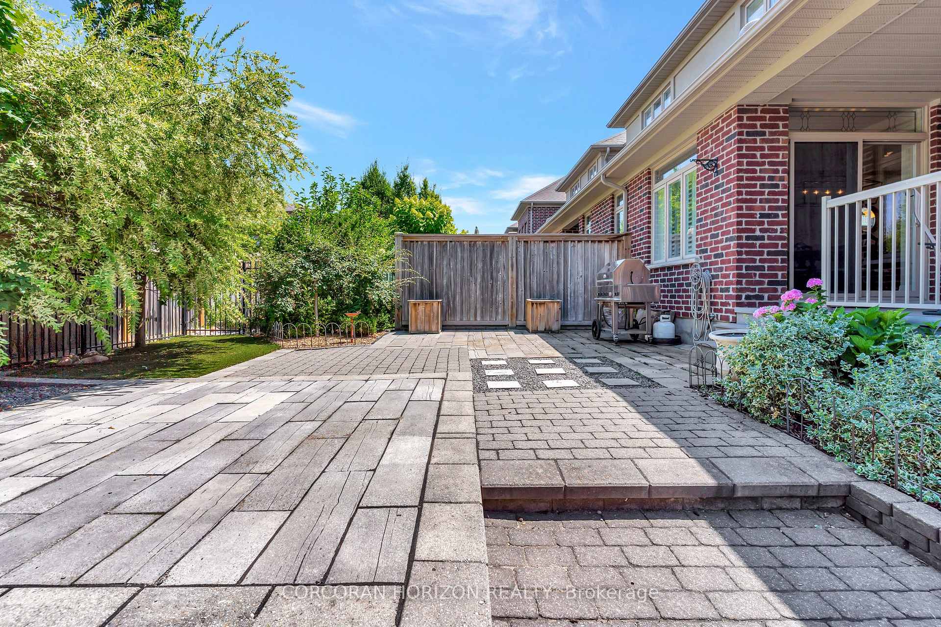 Photo 39 of 136 Oak Park Drive, Waterloo, Eastbridge — HOMEH