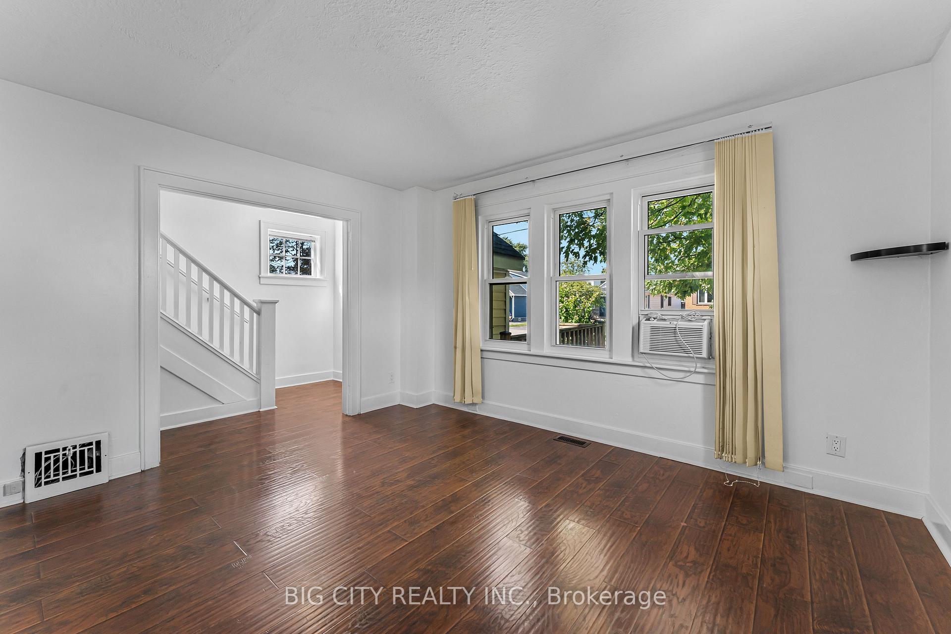 Photo 5 of 53 Cady Street, Welland, Lincoln/Crowland — HOMEH