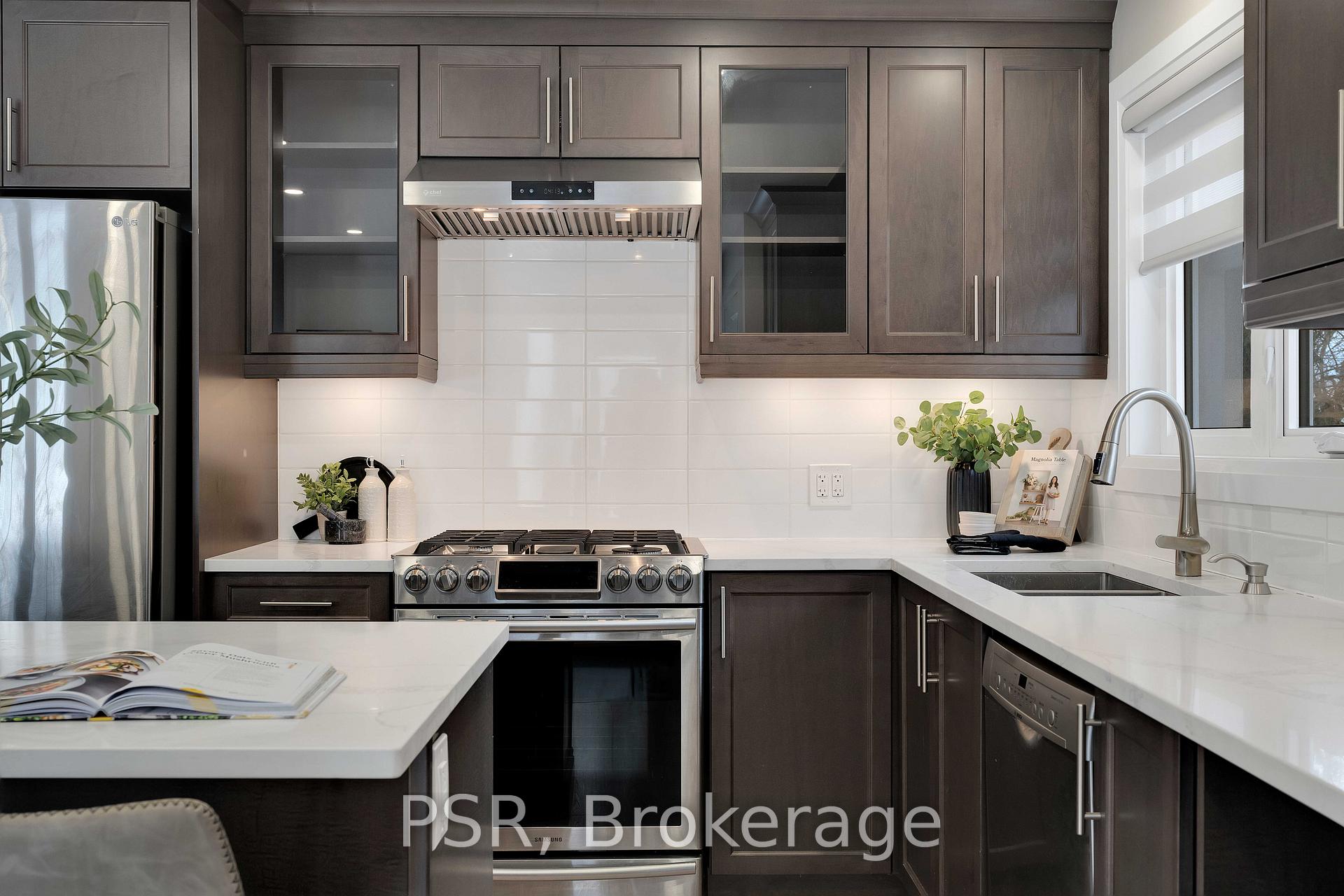 Photo 3 of 15 Wenderly Drive, Aurora, Aurora Village — HOMEH