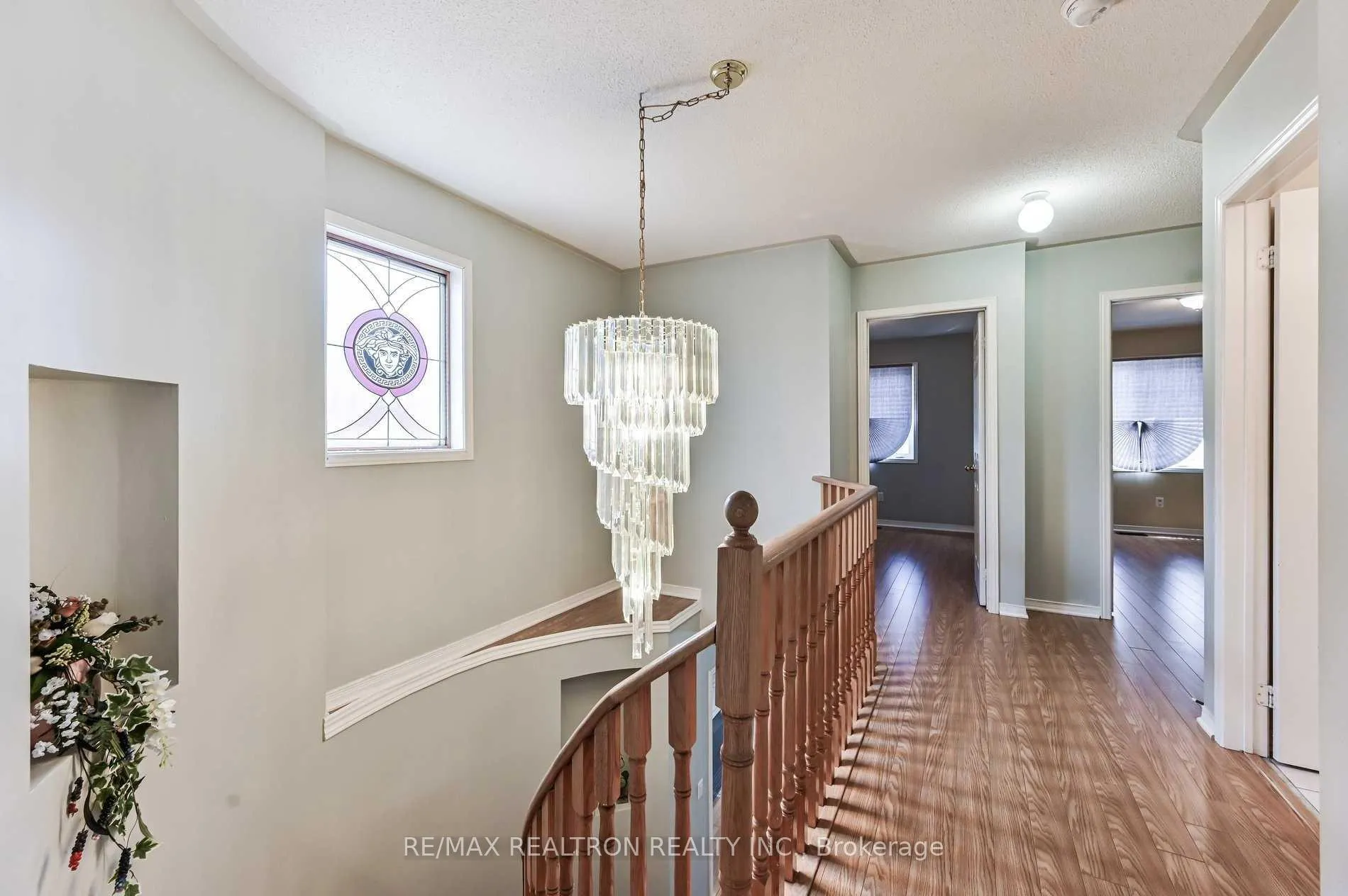 Photo 3 of 37 Kale Crescent, Vaughan, Maple — HOMEH