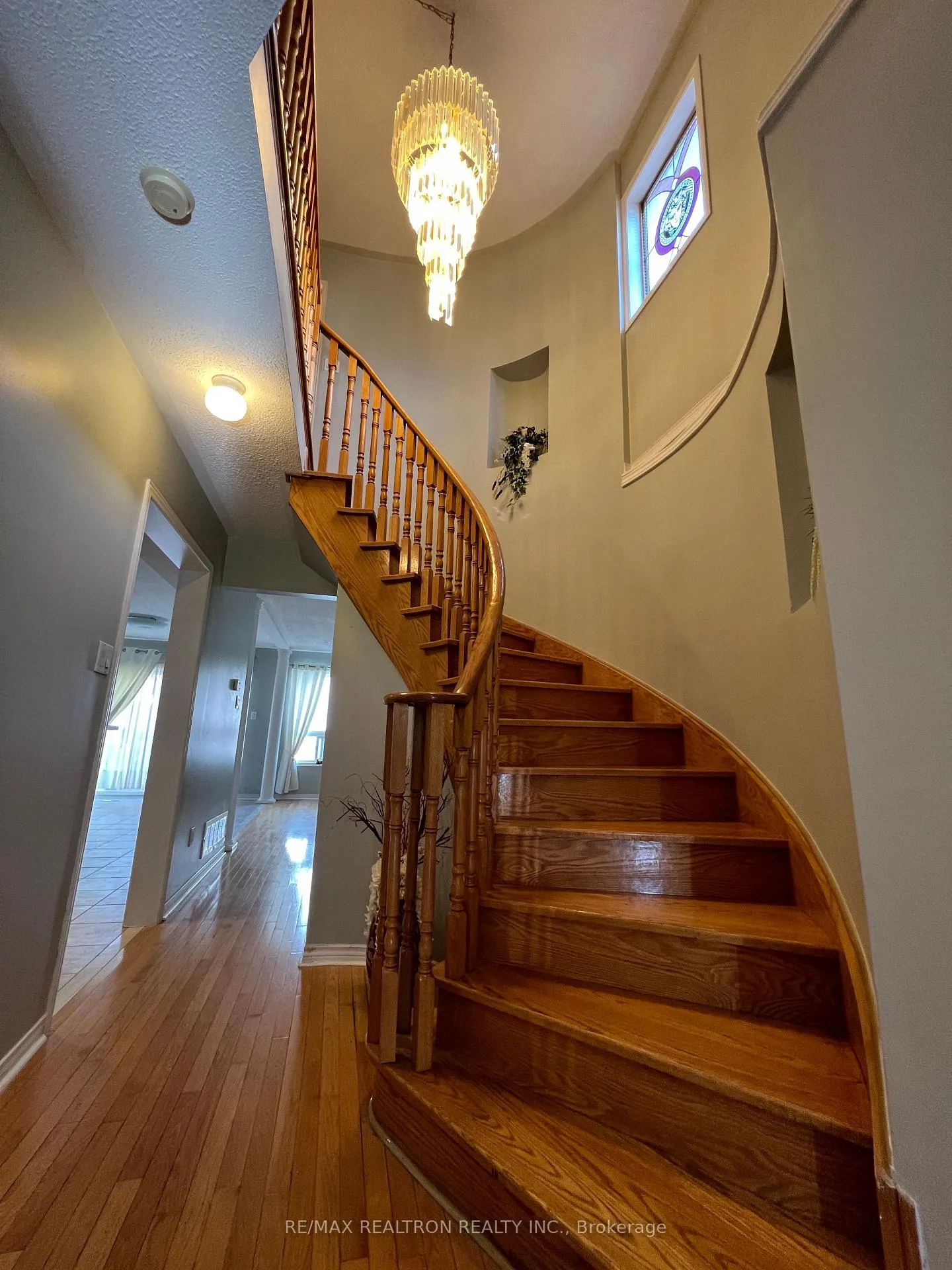 Photo 19 of 37 Kale Crescent, Vaughan, Maple — HOMEH
