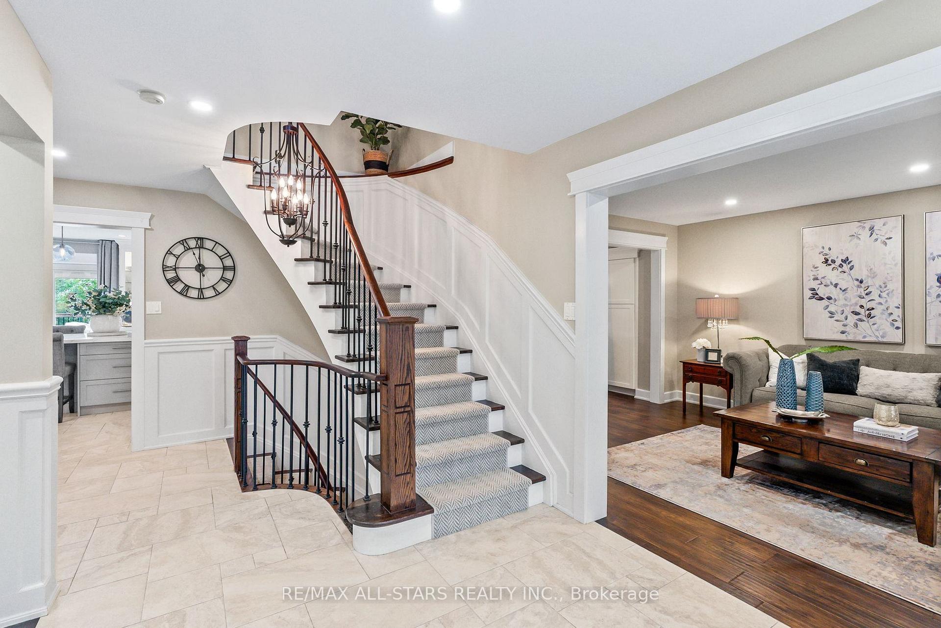 Photo 3 of 42 Galloway Crescent, Uxbridge — HOMEH