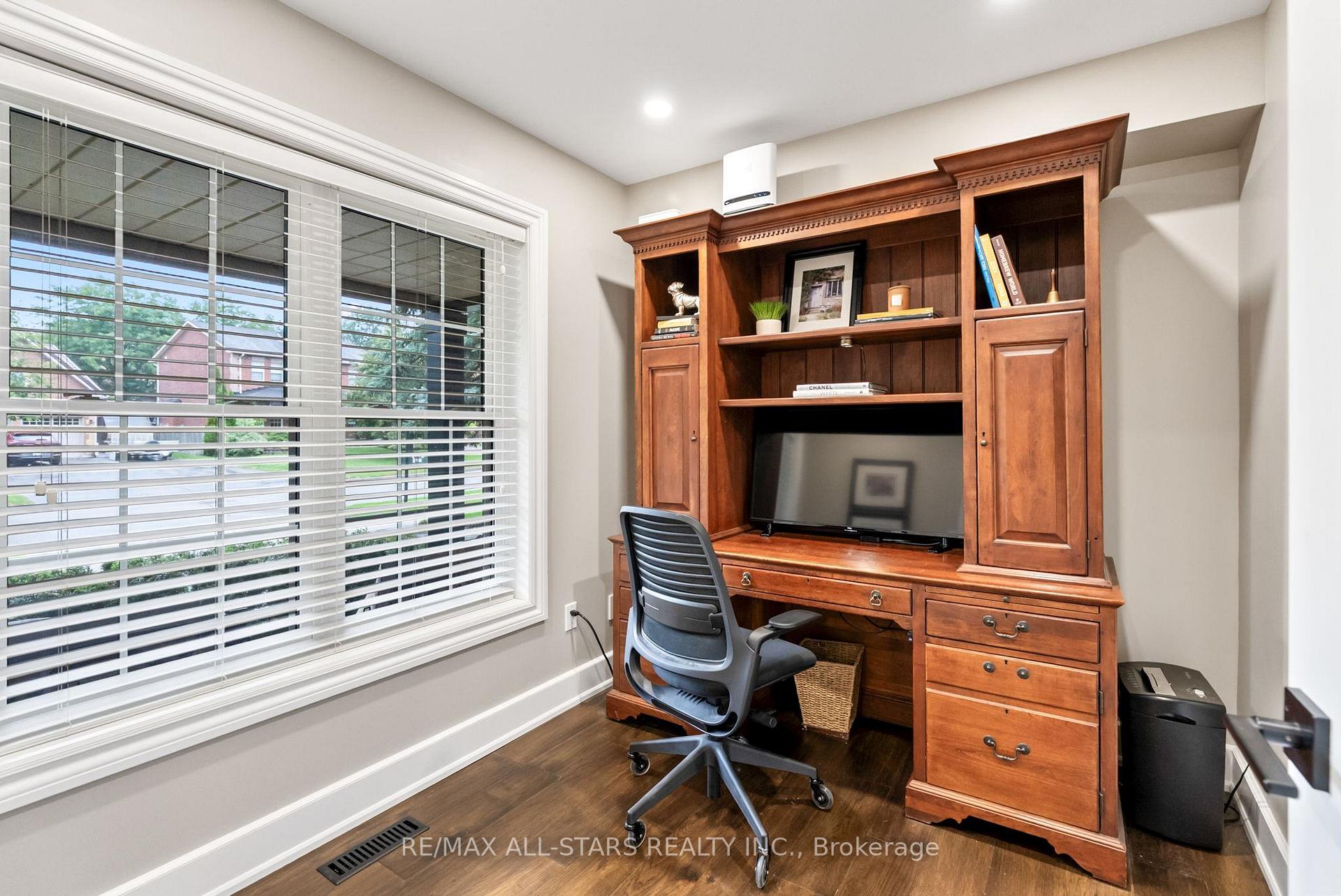 Photo 17 of 42 Galloway Crescent, Uxbridge — HOMEH