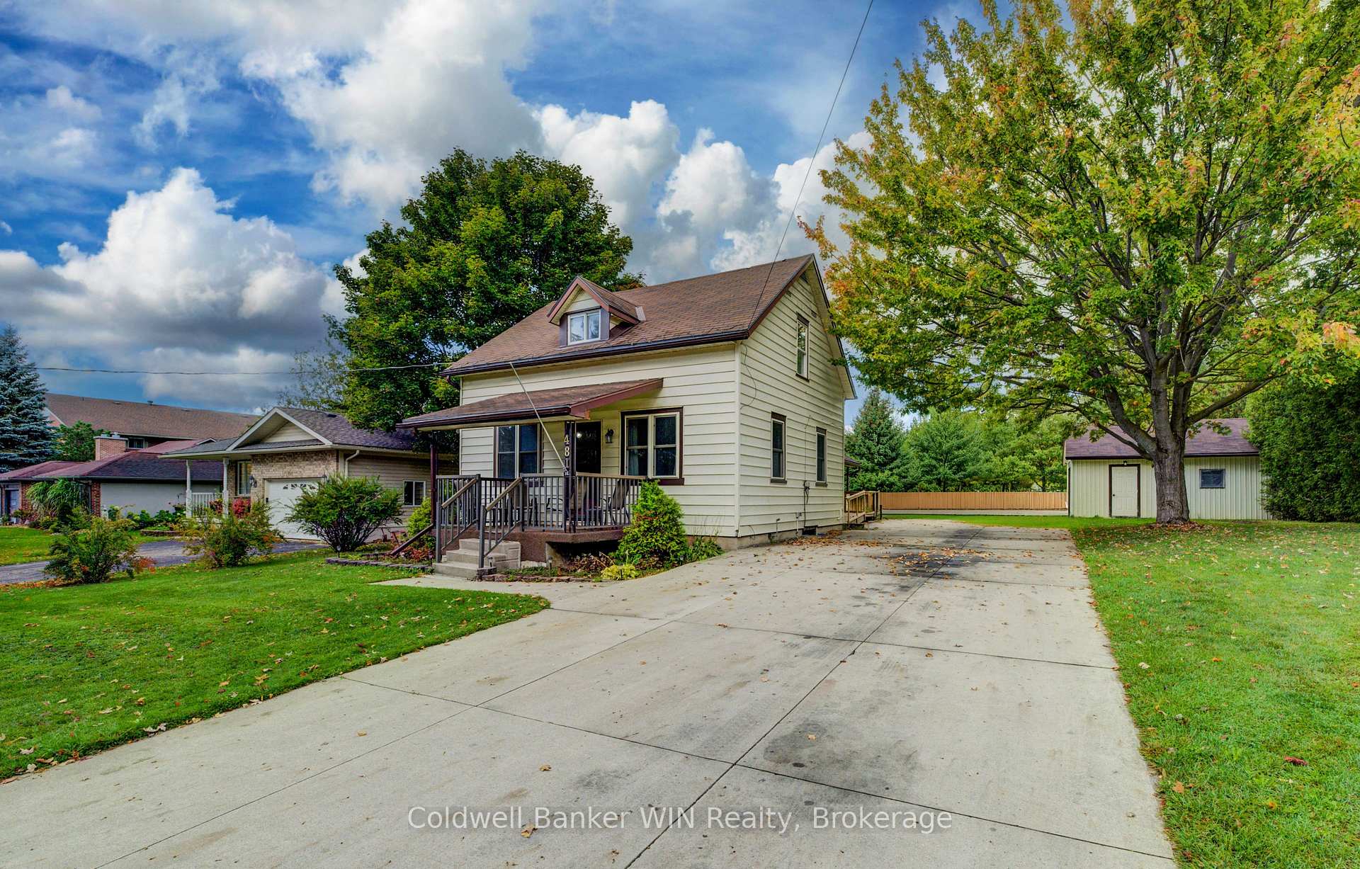Front of 481 Birmingham Street W