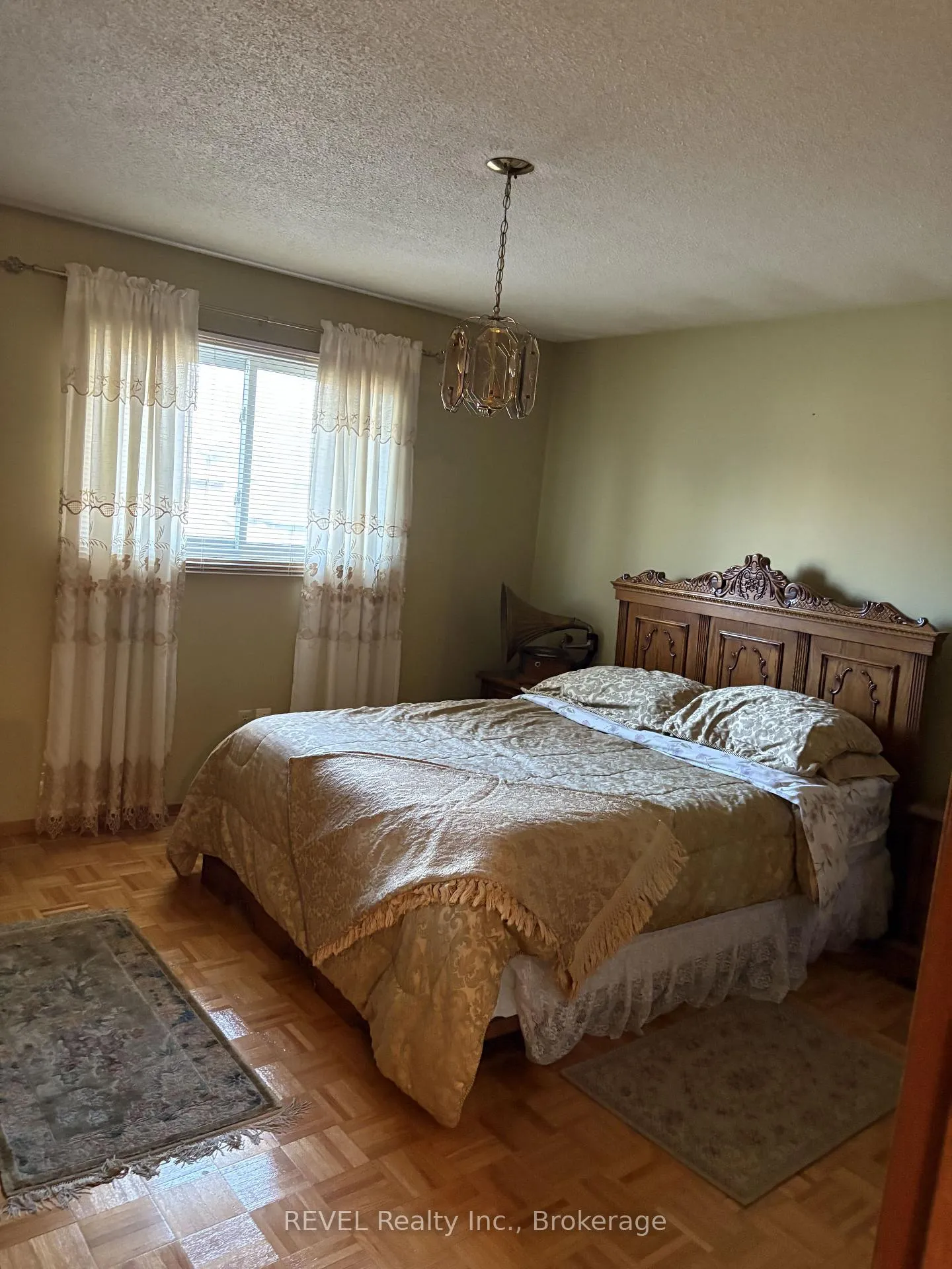 Photo 7 of 78 Ashburn Crescent, Vaughan, East Woodbridge — HOMEH