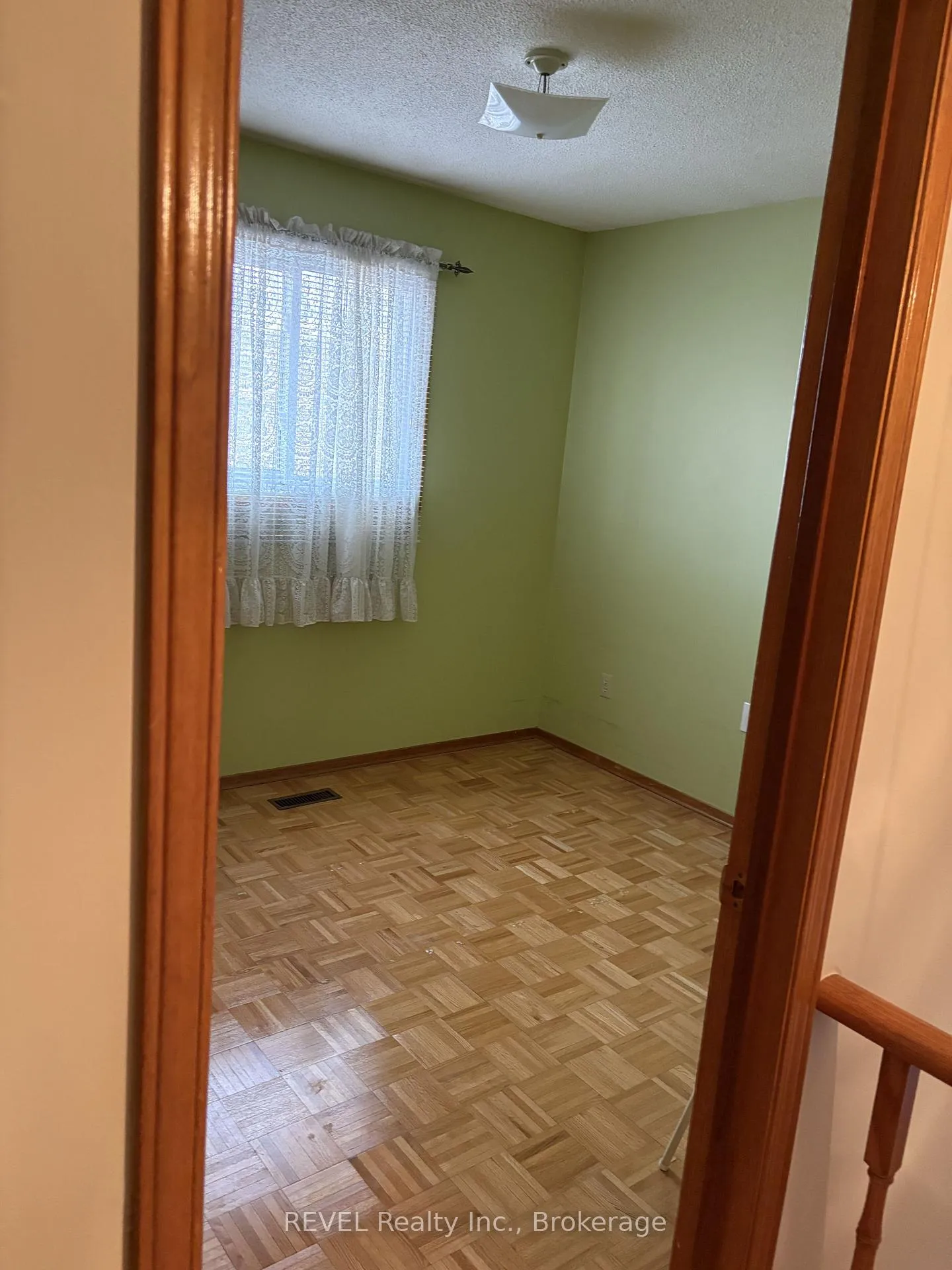 Photo 8 of 78 Ashburn Crescent, Vaughan, East Woodbridge — HOMEH