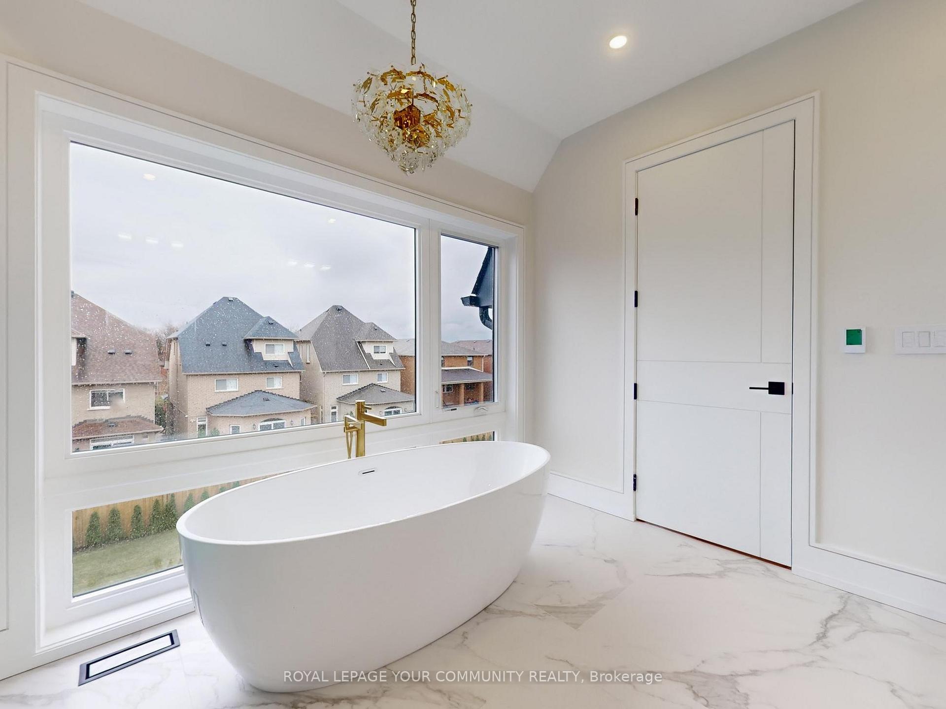 Photo 31 of 117 A Crestwood Road, Vaughan, Crestwood-Springfarm-Yorkhill — HOMEH