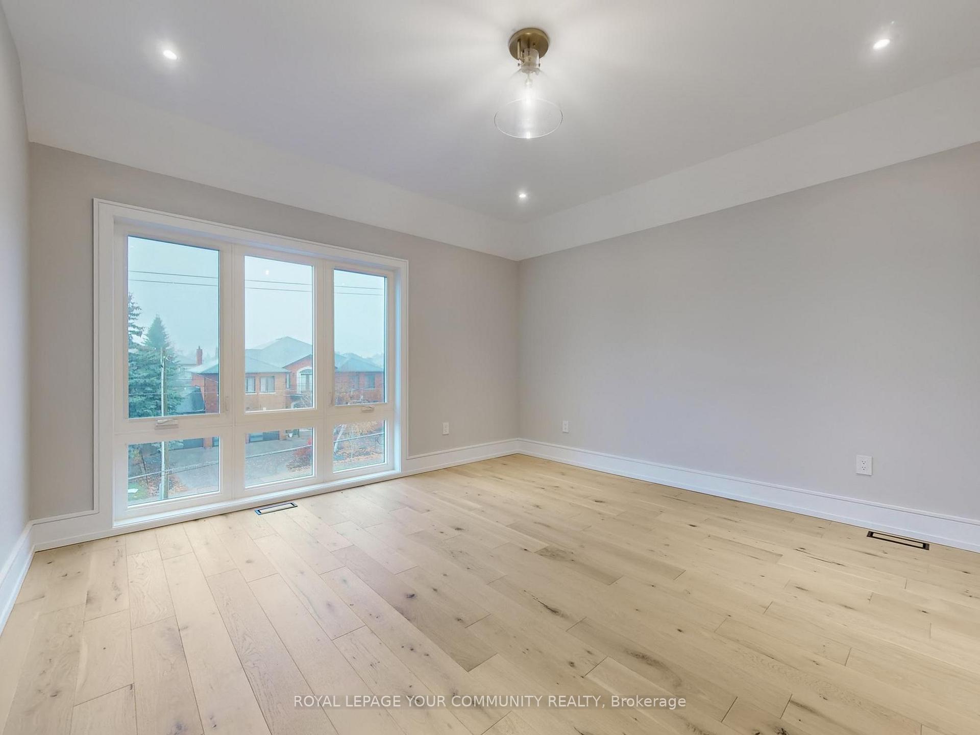 Photo 32 of 117 A Crestwood Road, Vaughan, Crestwood-Springfarm-Yorkhill — HOMEH