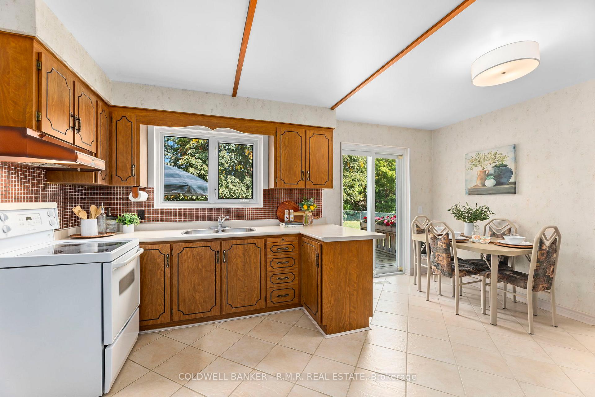 Photo 16 of 6 Carwin Crescent, Ajax, Central West — HOMEH