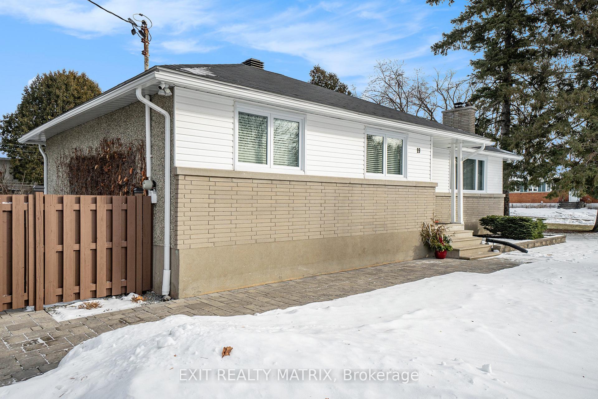 Photo 2 of 19 Dunham Street, Ottawa, Cardinal Heights — HOMEH