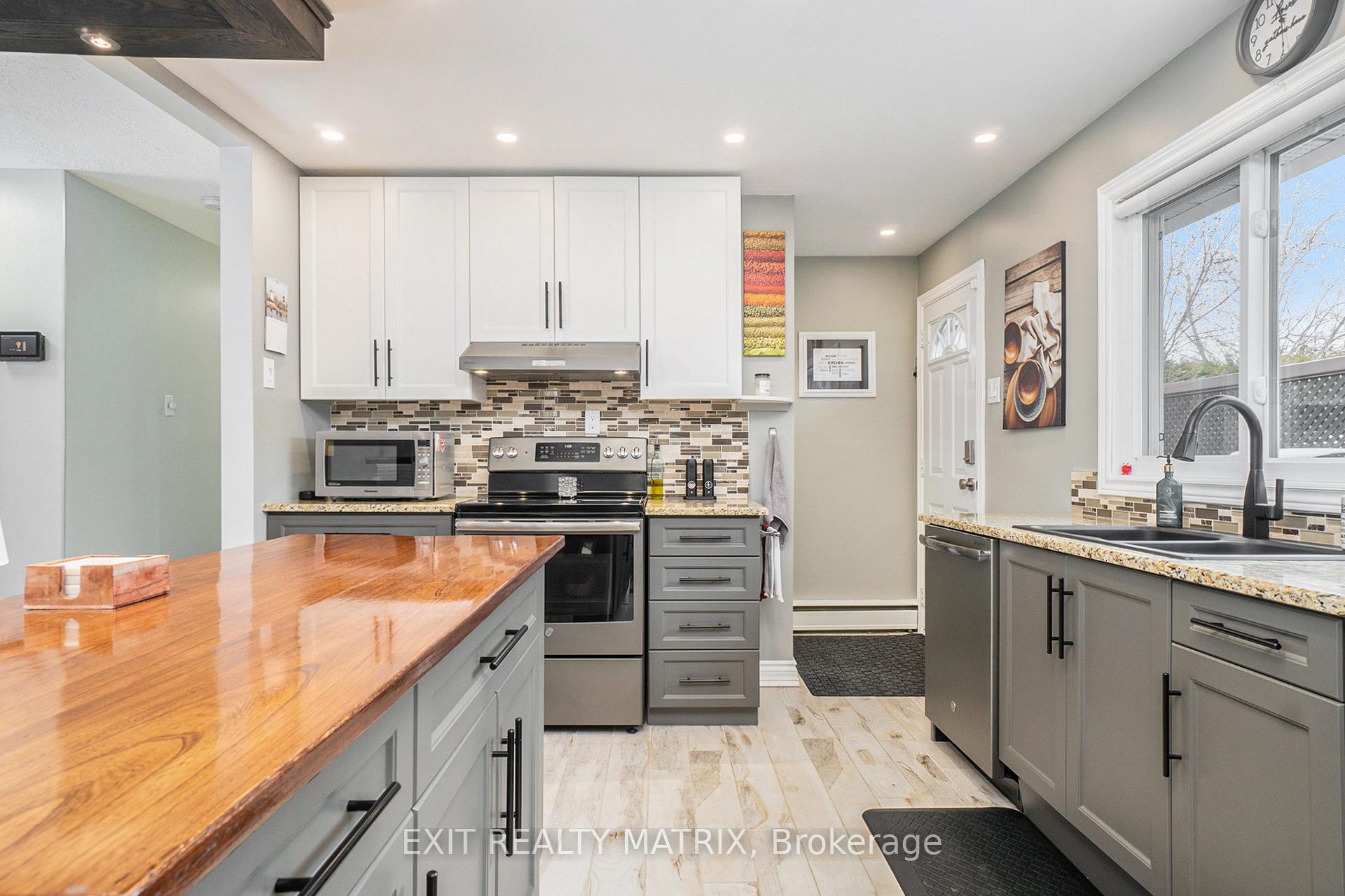 Photo 11 of 19 Dunham Street, Ottawa, Cardinal Heights — HOMEH
