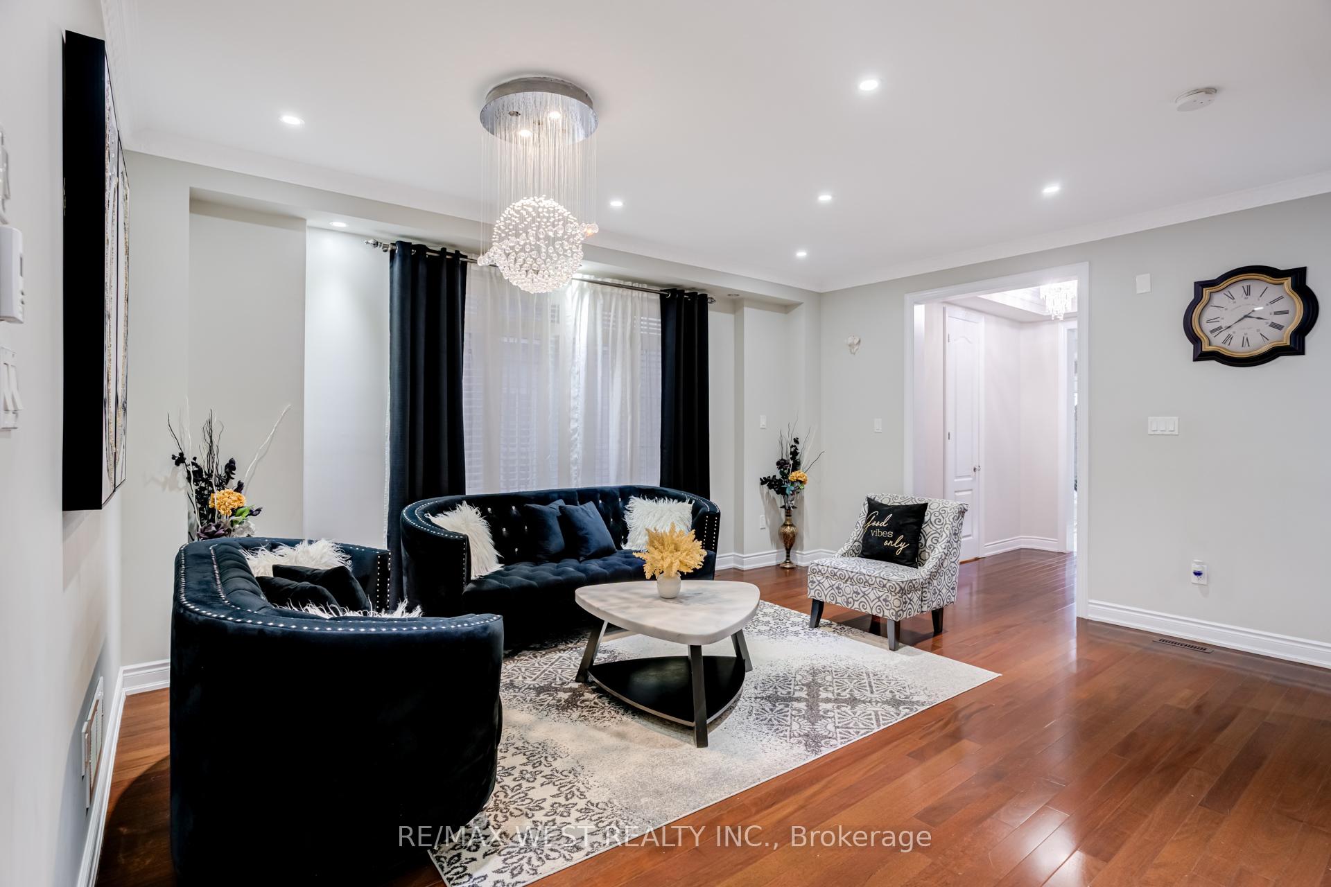 Photo 4 of 238 Wardlaw Place, Vaughan, Vellore Village — HOMEH