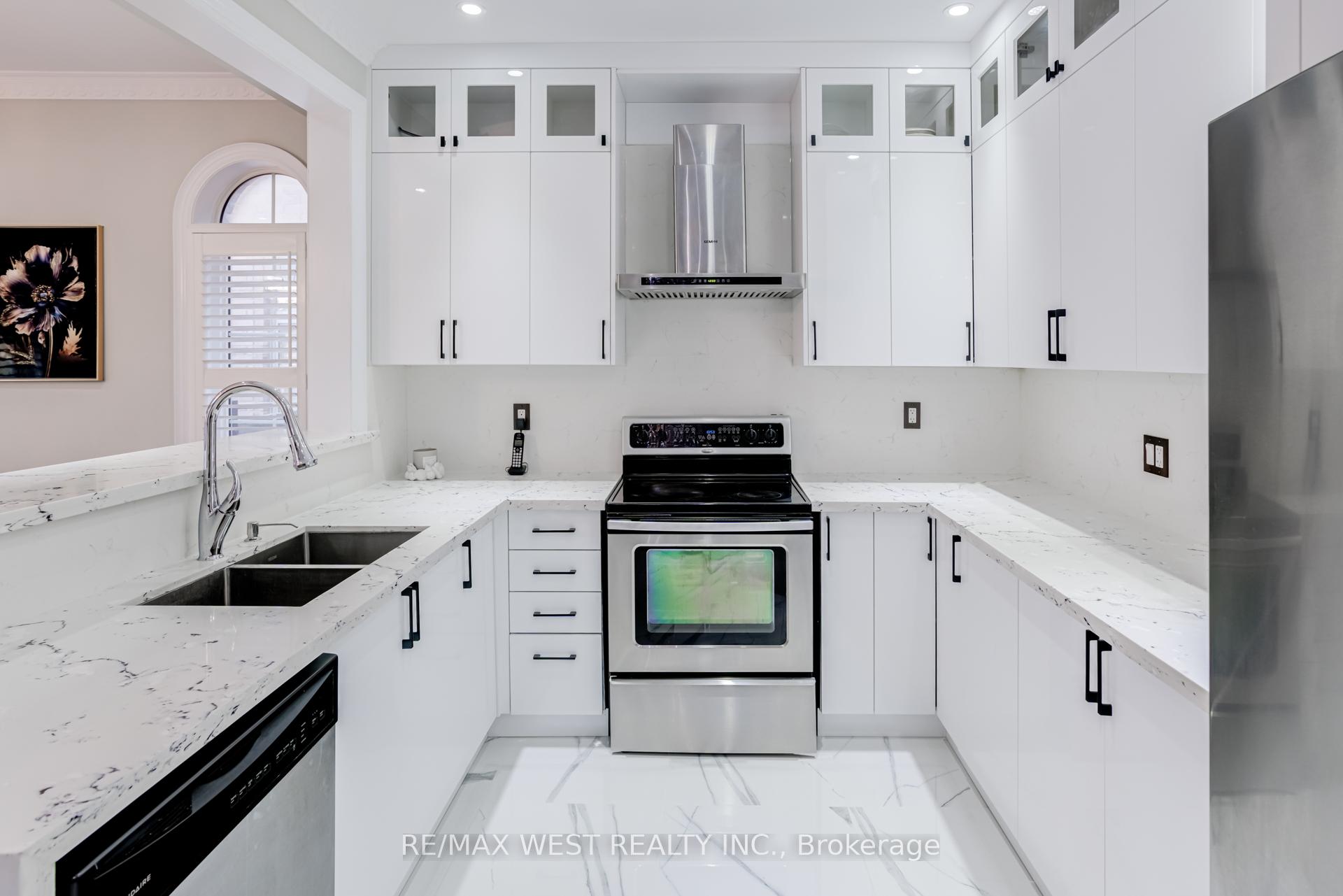 Photo 10 of 238 Wardlaw Place, Vaughan, Vellore Village — HOMEH