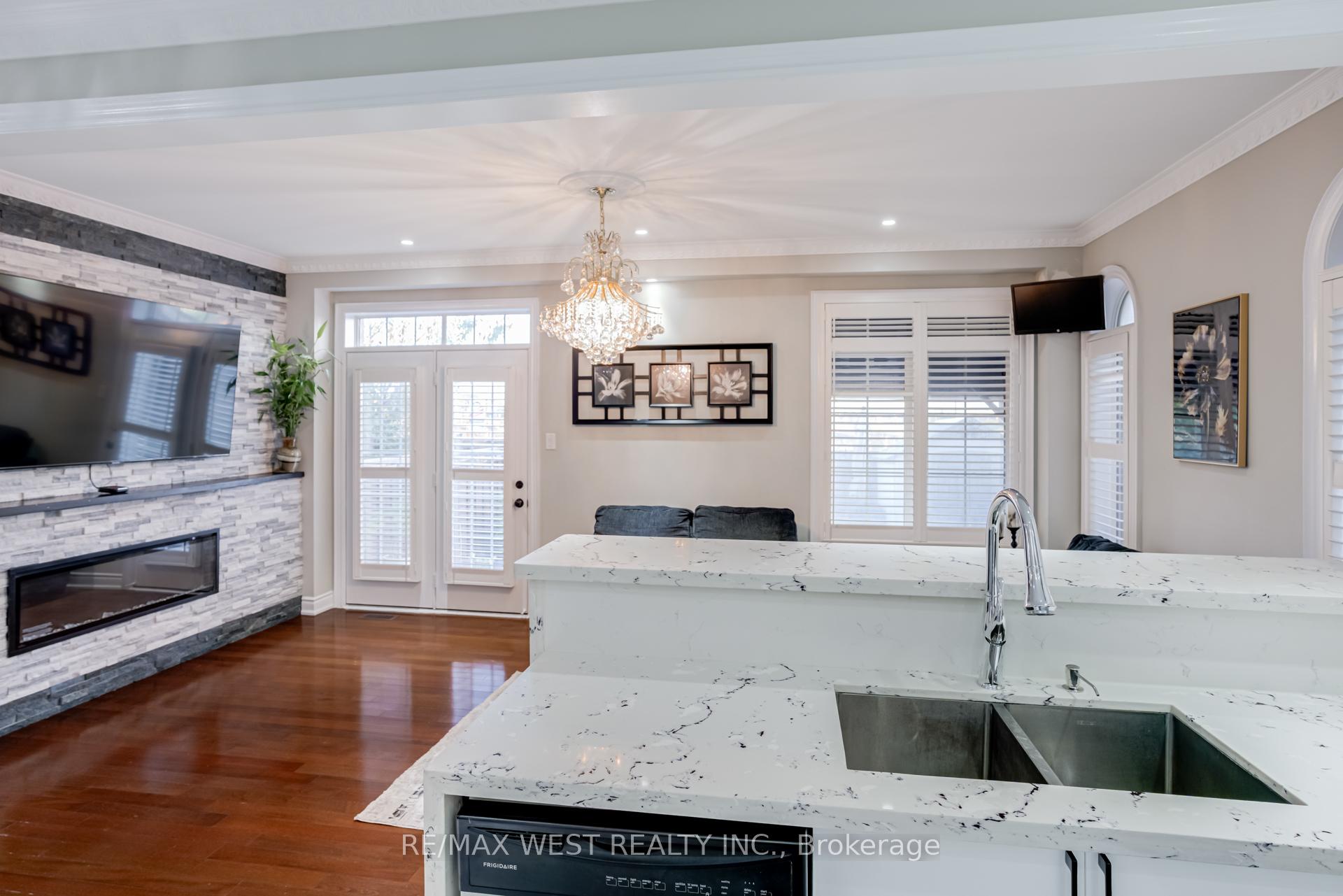 Photo 11 of 238 Wardlaw Place, Vaughan, Vellore Village — HOMEH