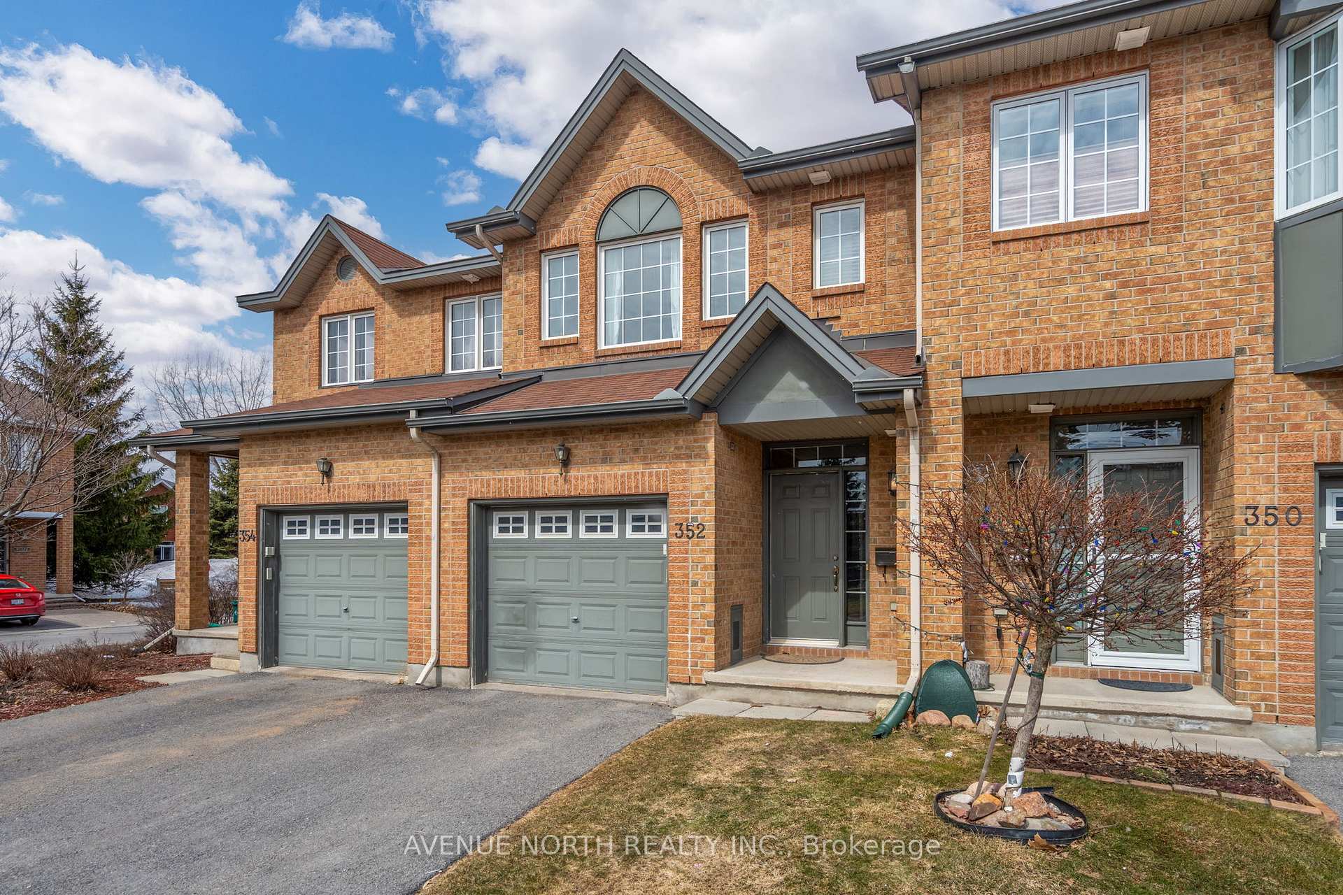 Photo 1 of 352 Freedom Private, Ottawa, Riverview Park — HOMEH