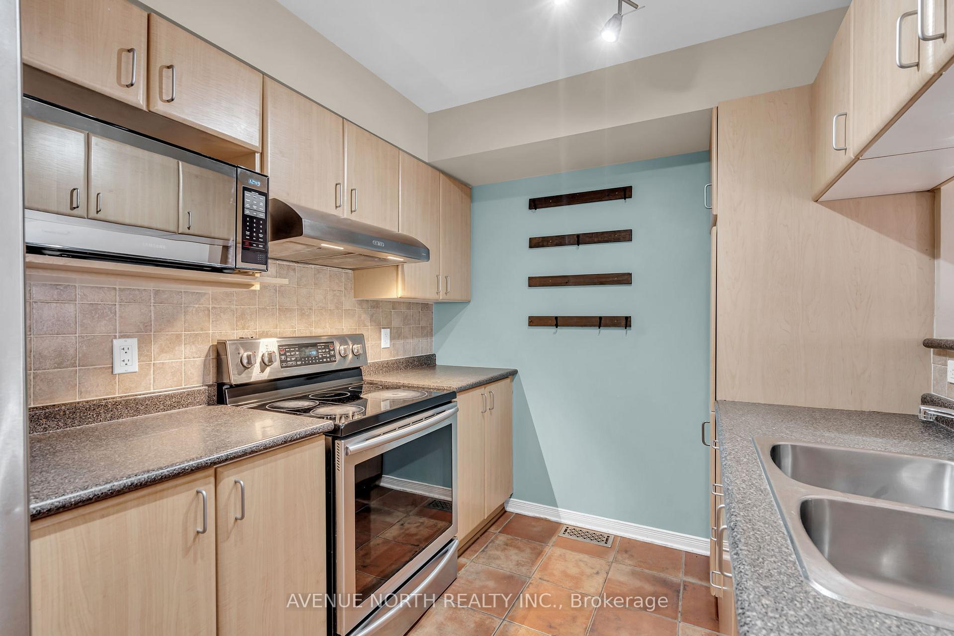 Photo 8 of 352 Freedom Private, Ottawa, Riverview Park — HOMEH