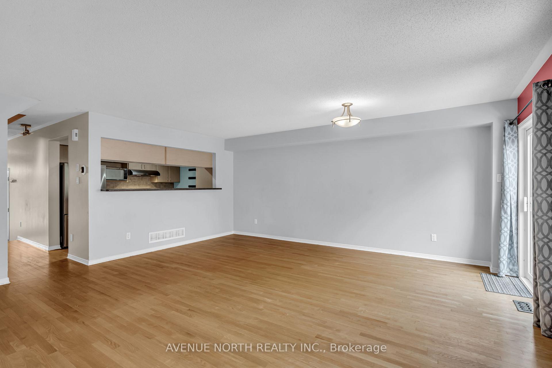 Photo 14 of 352 Freedom Private, Ottawa, Riverview Park — HOMEH