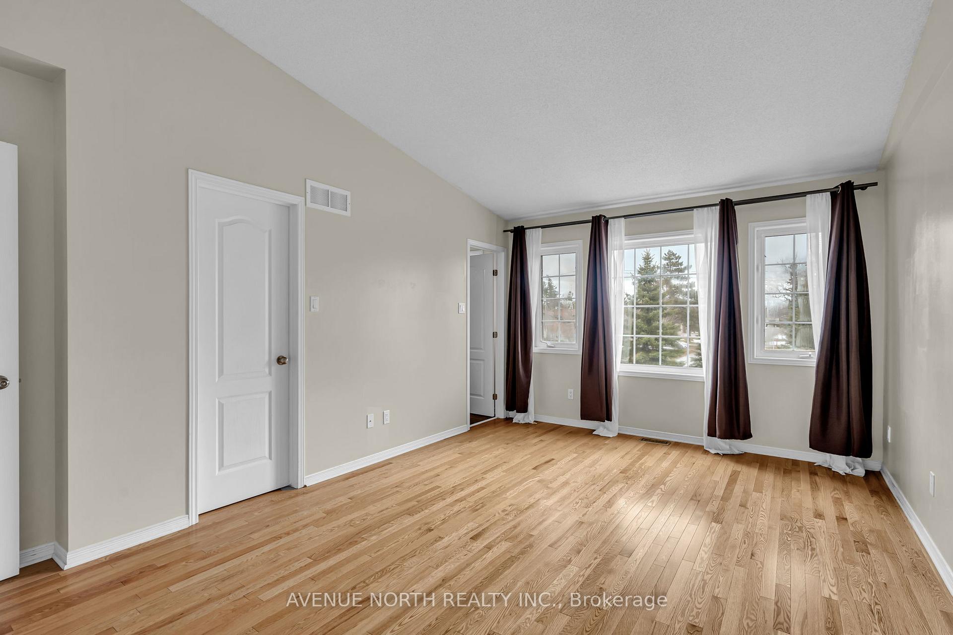 Photo 18 of 352 Freedom Private, Ottawa, Riverview Park — HOMEH