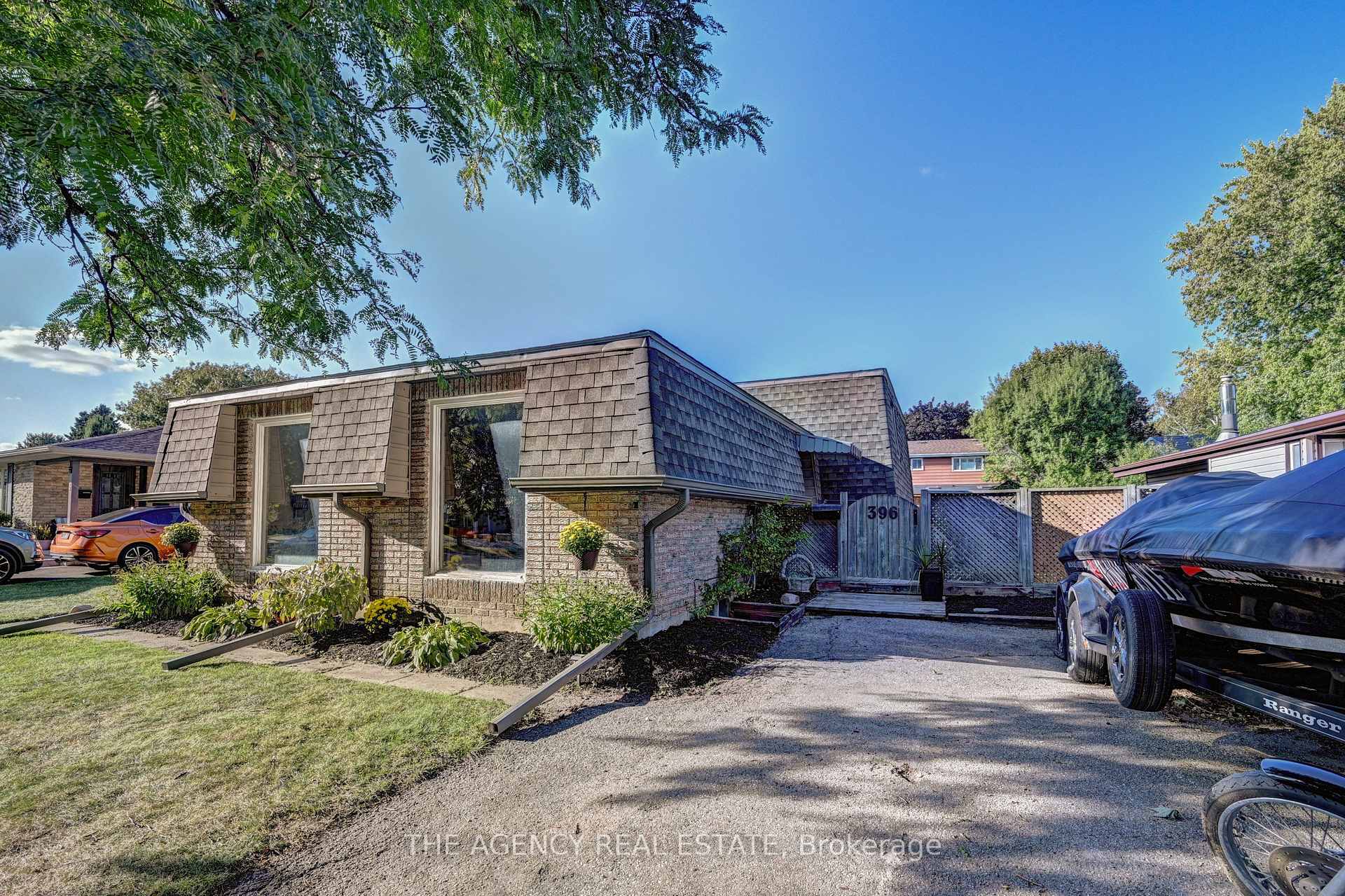 Photo 3 of 396 Dunvegan Drive, Waterloo — HOMEH