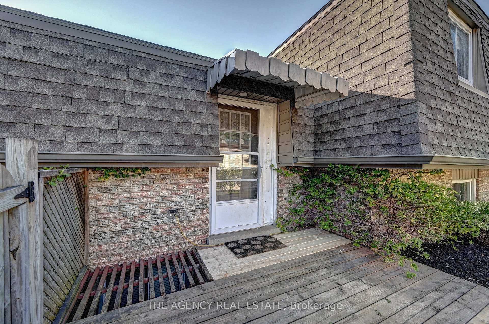 Photo 4 of 396 Dunvegan Drive, Waterloo — HOMEH