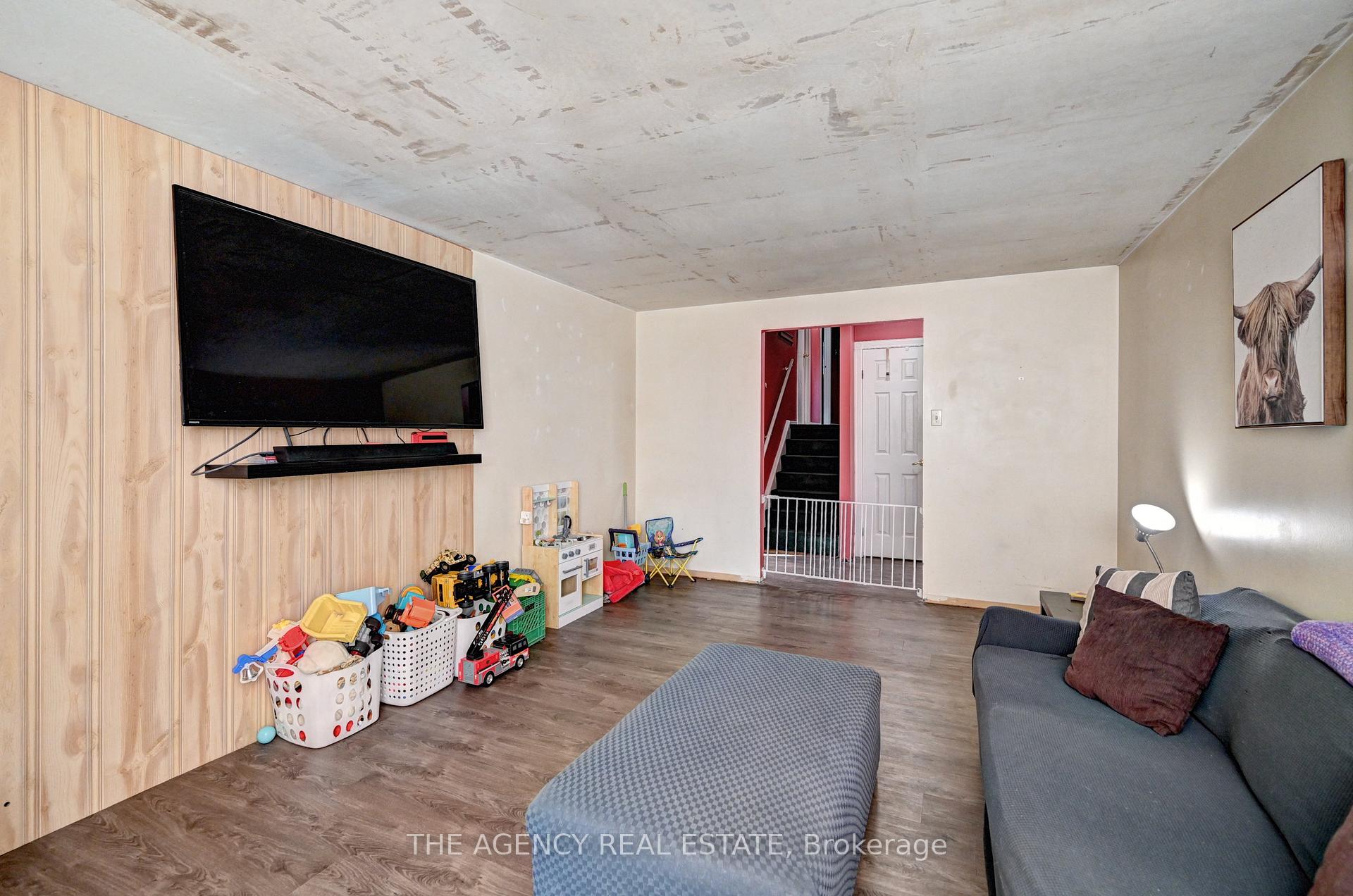 Photo 7 of 396 Dunvegan Drive, Waterloo — HOMEH