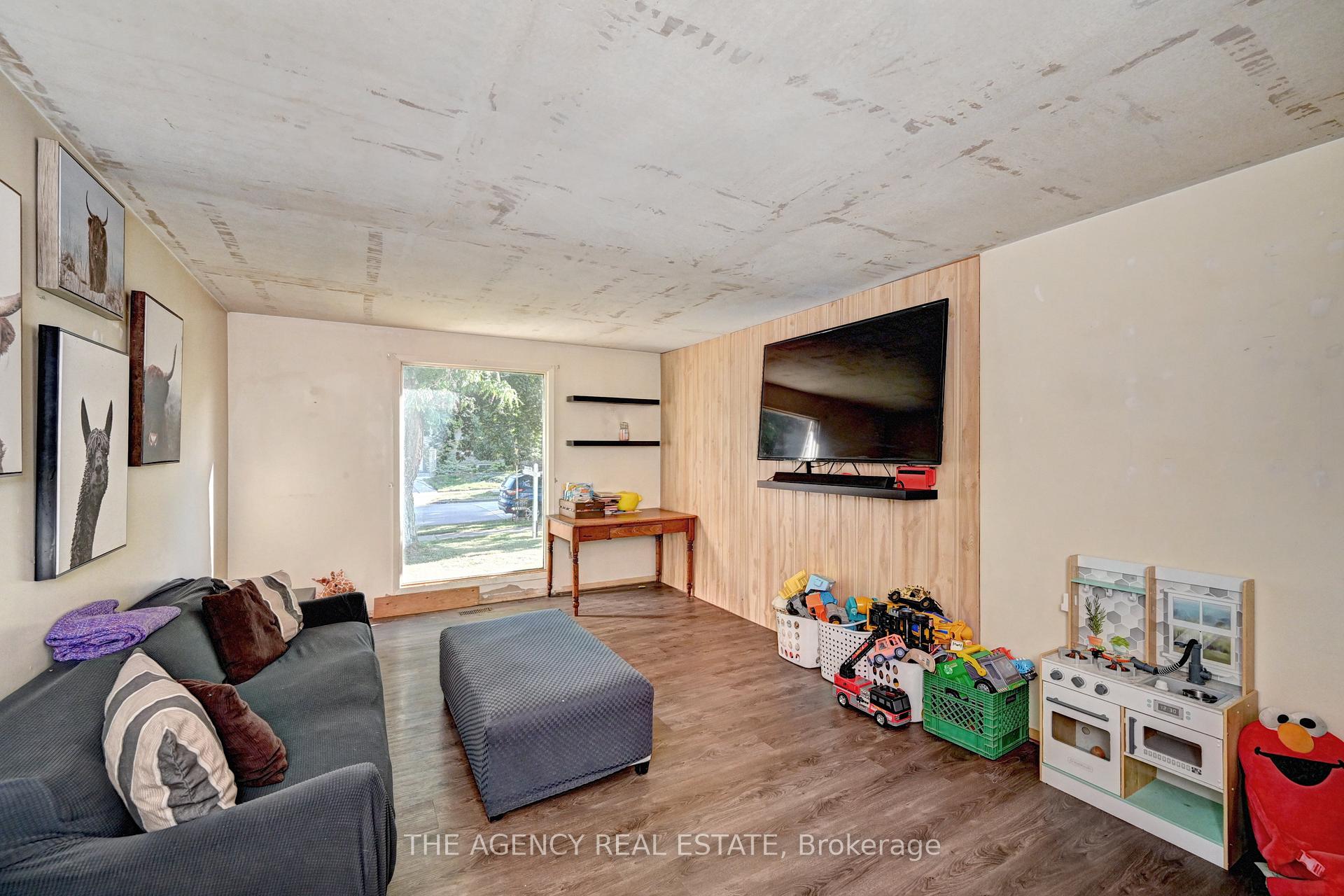 Photo 9 of 396 Dunvegan Drive, Waterloo — HOMEH