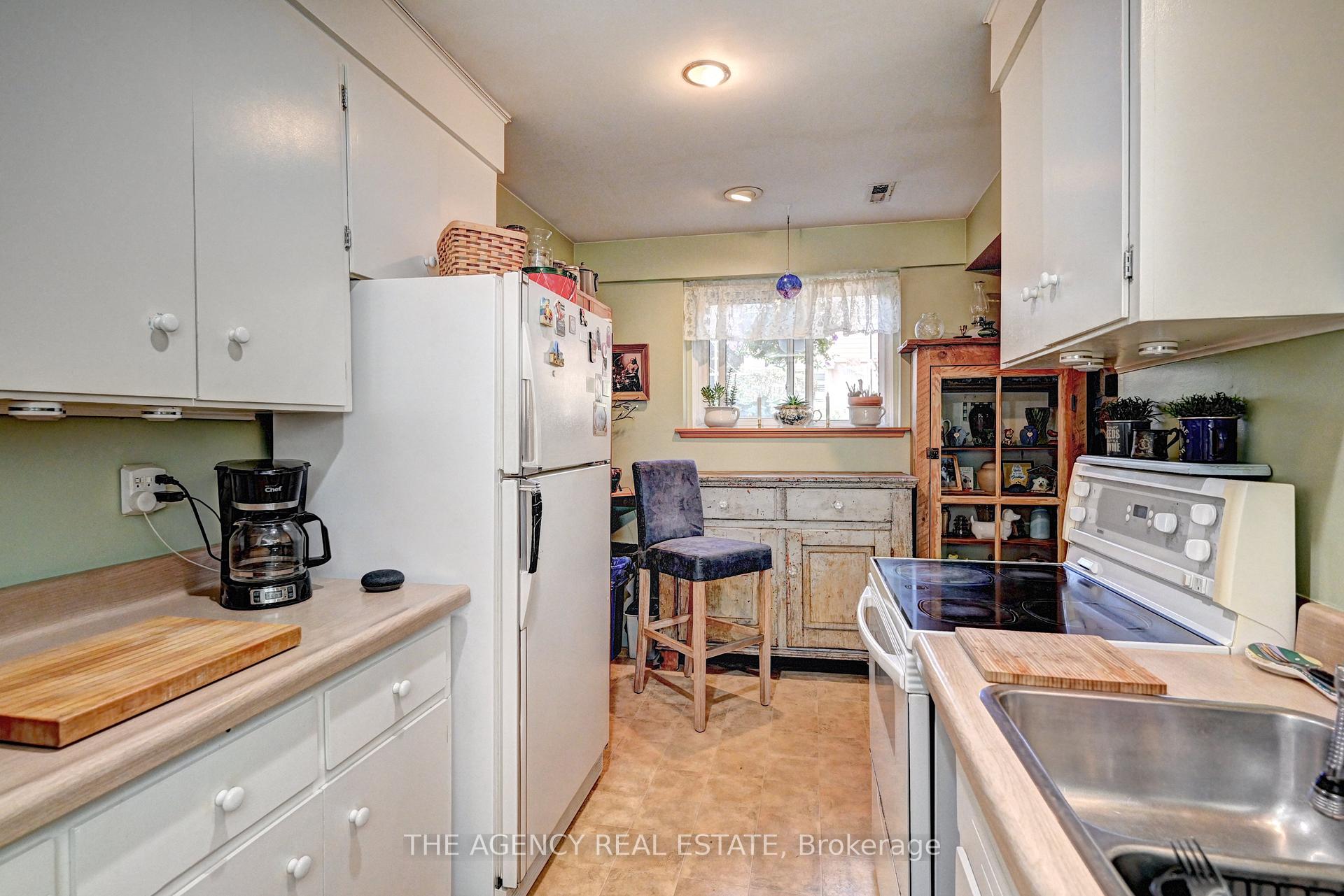 Photo 10 of 396 Dunvegan Drive, Waterloo — HOMEH