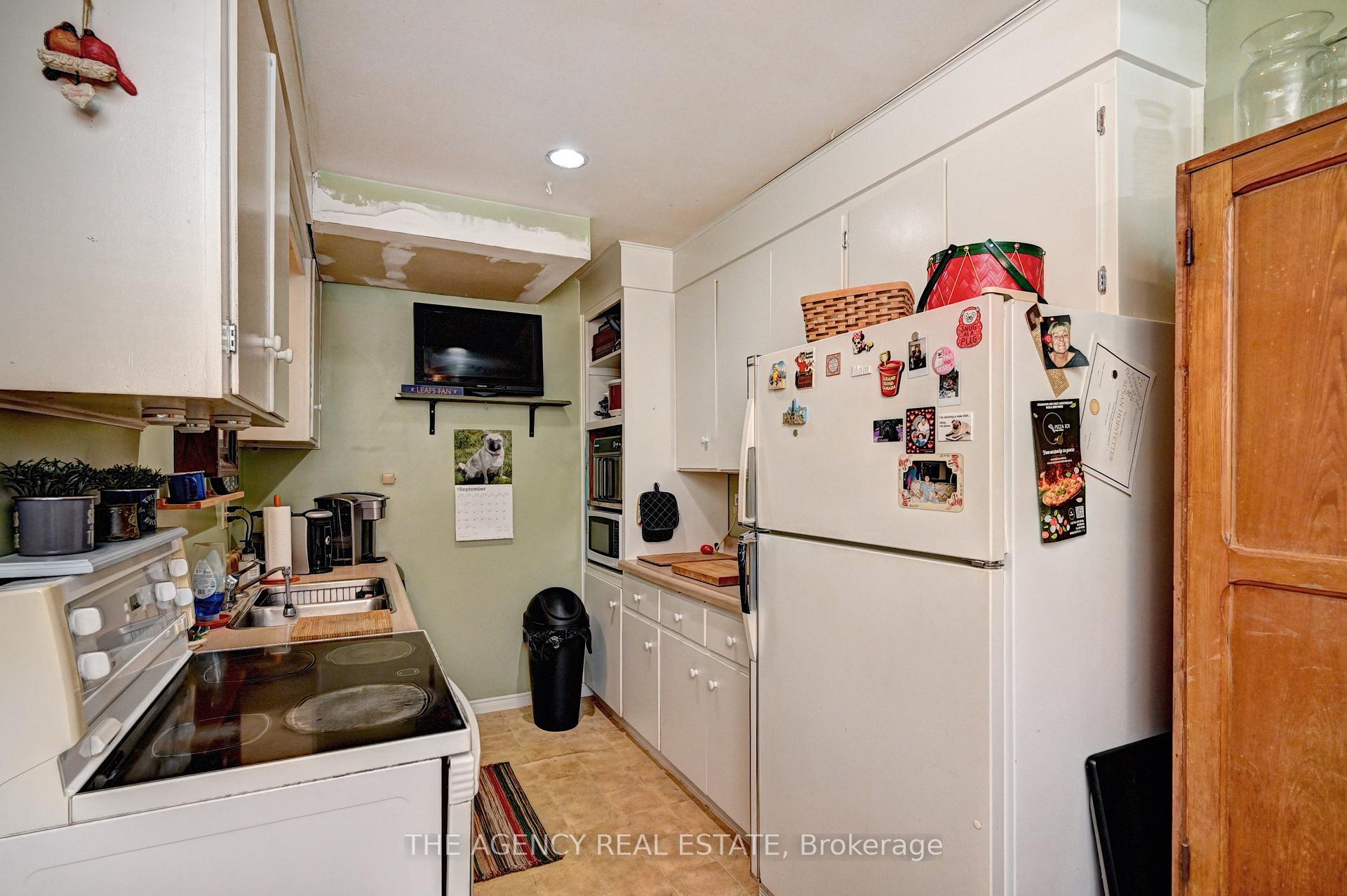 Photo 11 of 396 Dunvegan Drive, Waterloo — HOMEH