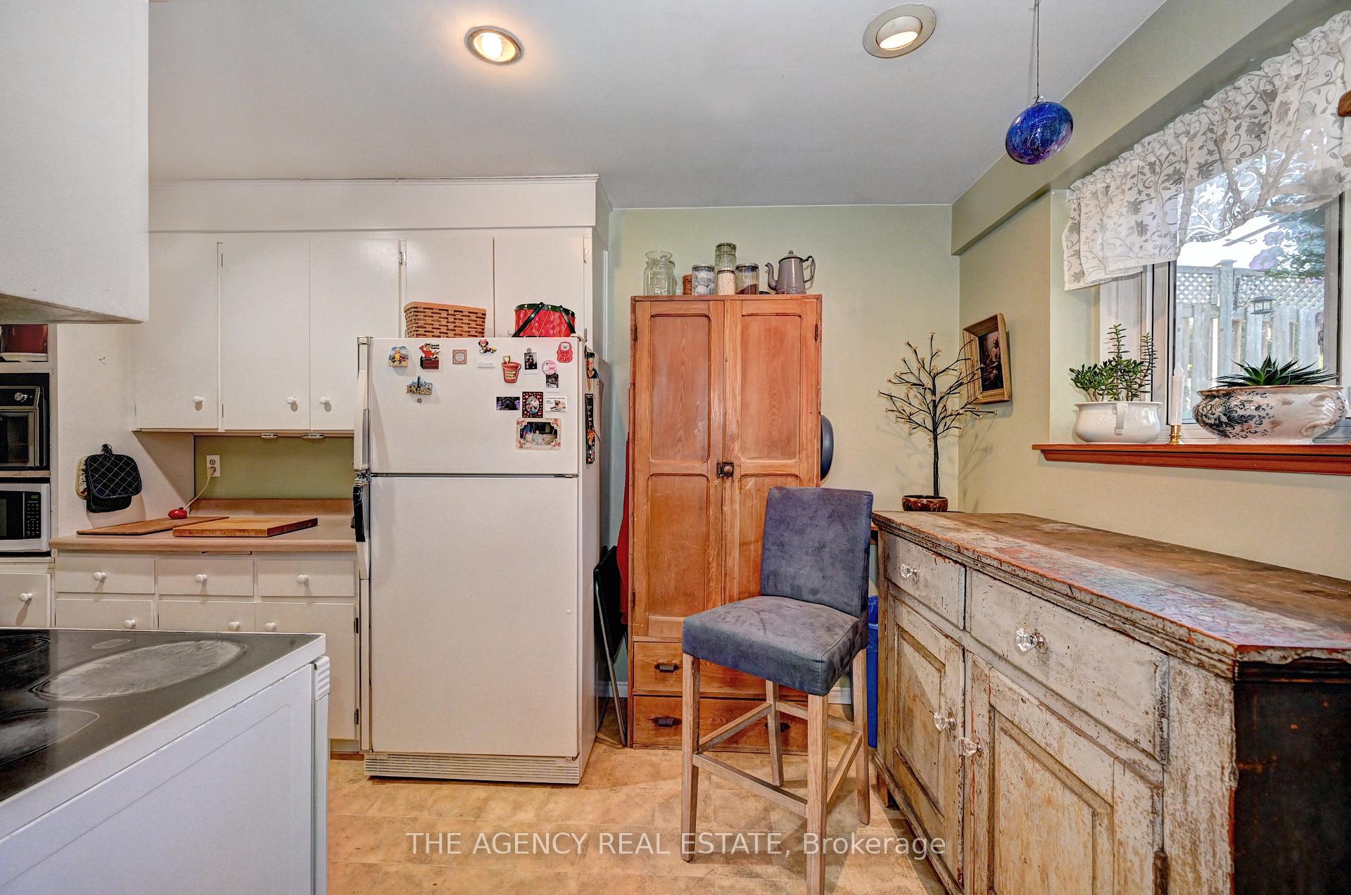 Photo 12 of 396 Dunvegan Drive, Waterloo — HOMEH