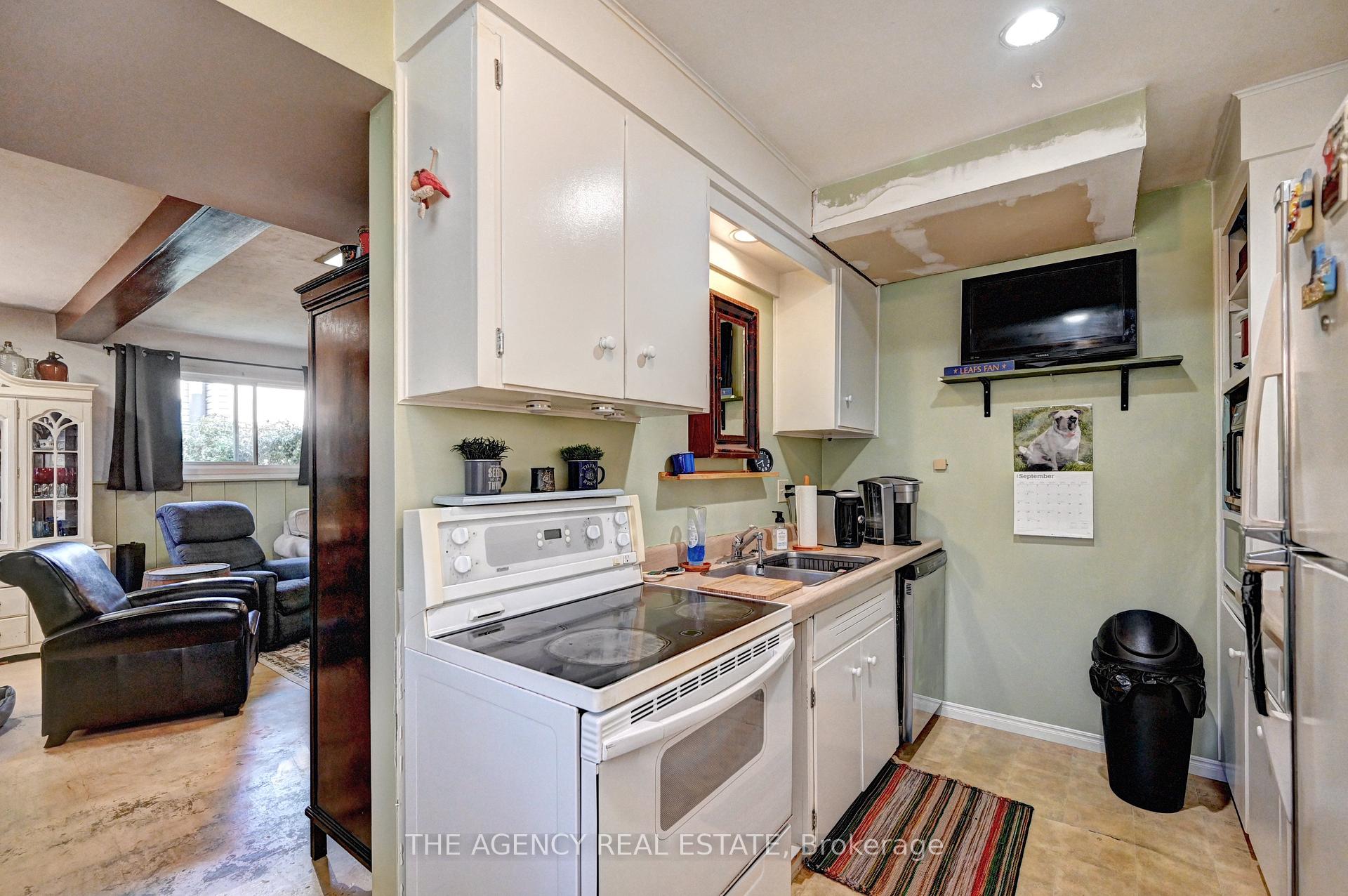 Photo 13 of 396 Dunvegan Drive, Waterloo — HOMEH
