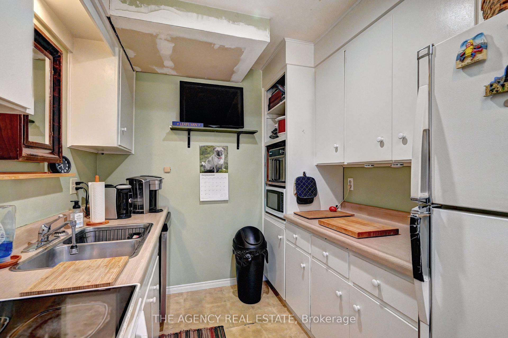 Photo 14 of 396 Dunvegan Drive, Waterloo — HOMEH