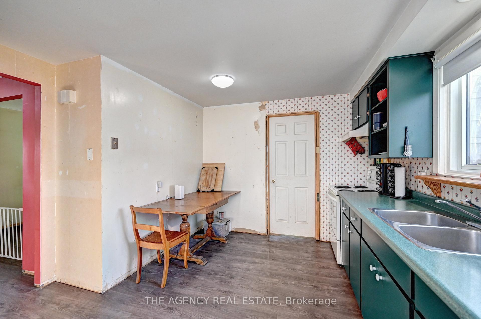Photo 17 of 396 Dunvegan Drive, Waterloo — HOMEH