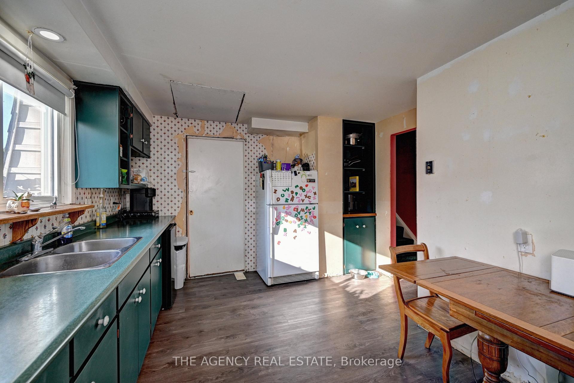Photo 18 of 396 Dunvegan Drive, Waterloo — HOMEH