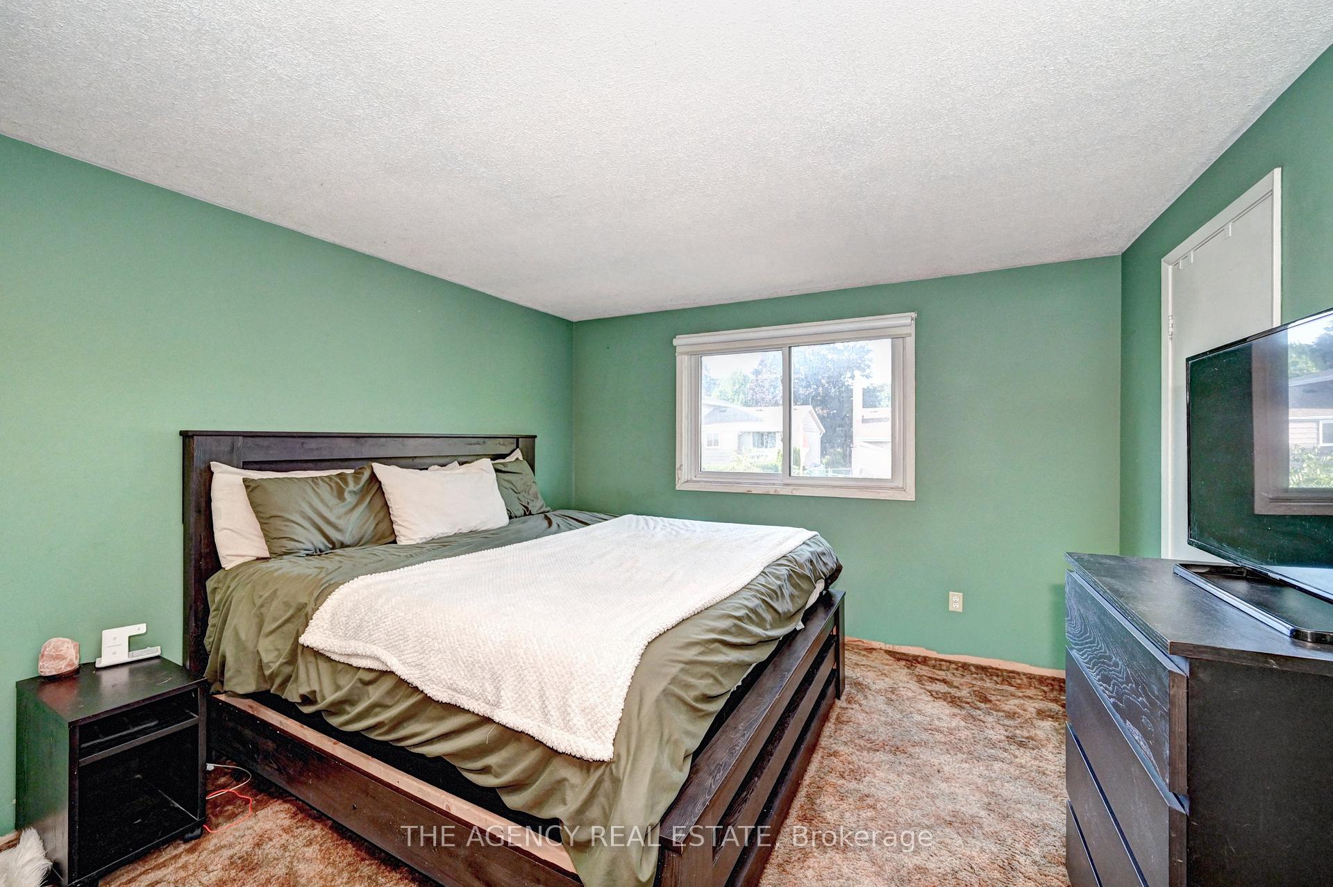 Photo 22 of 396 Dunvegan Drive, Waterloo — HOMEH