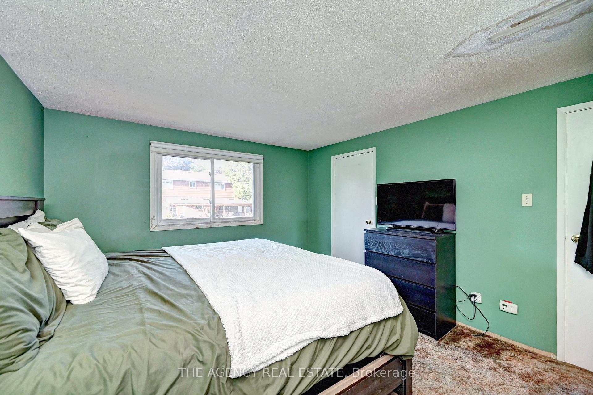Photo 23 of 396 Dunvegan Drive, Waterloo — HOMEH