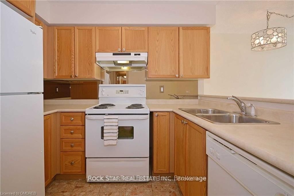 Photo 5 of Unit 425, 109 FRONT St E, Toronto, Moss Park — HOMEH
