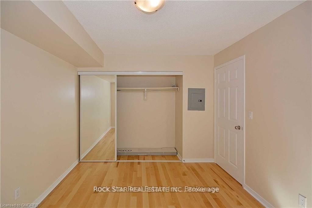 Photo 9 of Unit 425, 109 FRONT St E, Toronto, Moss Park — HOMEH
