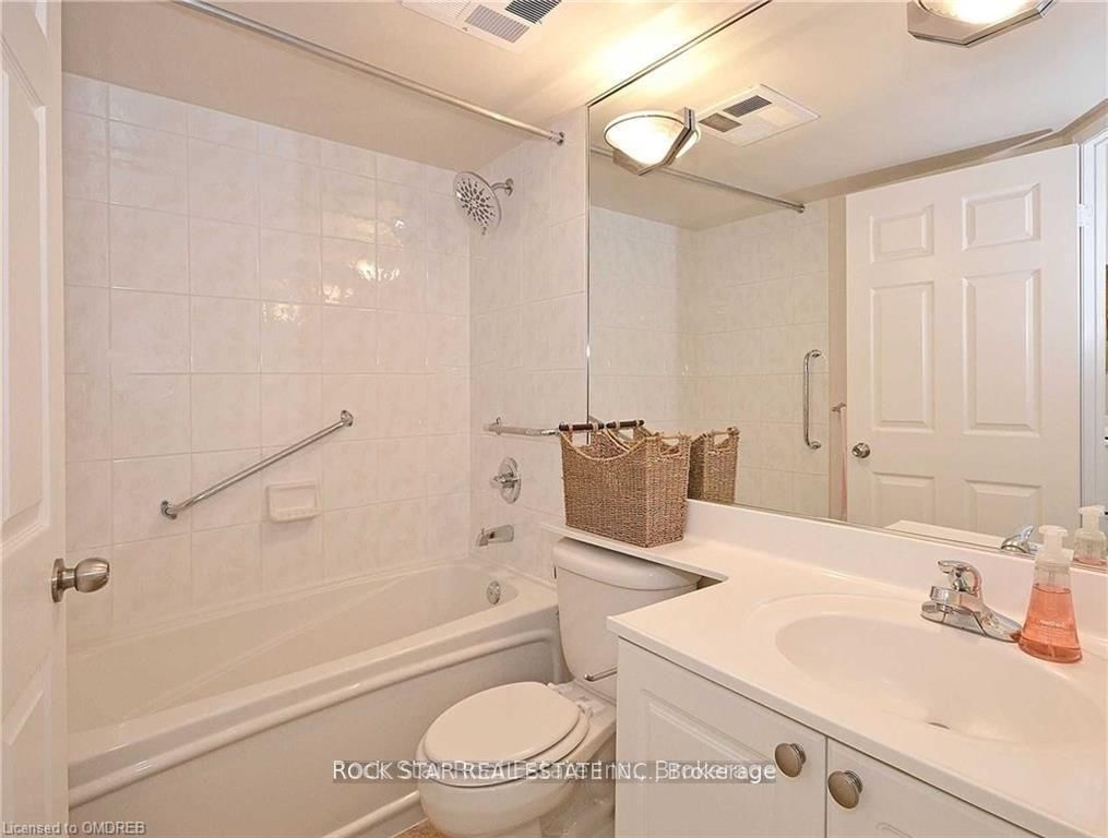 Photo 6 of Unit 425, 109 FRONT St E, Toronto, Moss Park — HOMEH