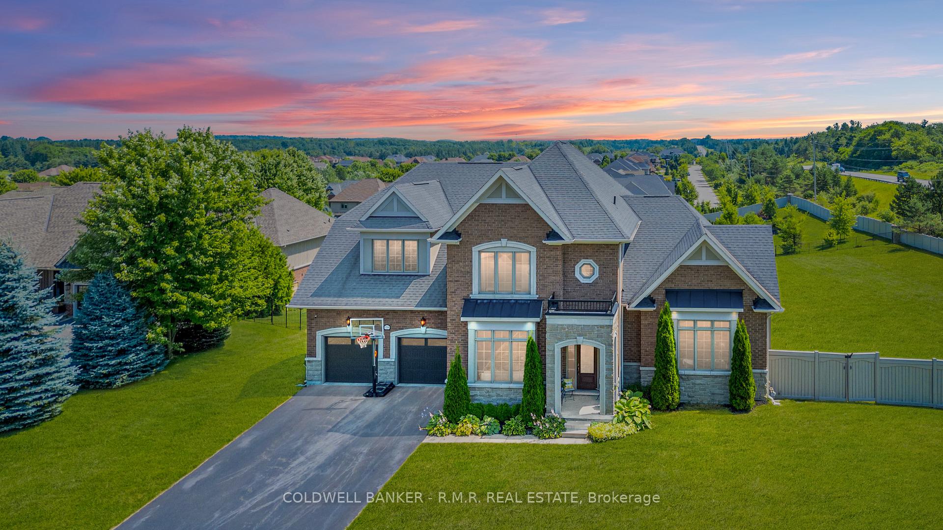 Photo 1 of 19 Forestgreen Drive, Uxbridge, Rural Uxbridge — HOMEH