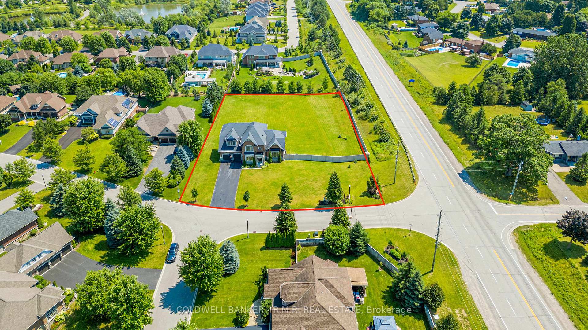 Photo 2 of 19 Forestgreen Drive, Uxbridge, Rural Uxbridge — HOMEH